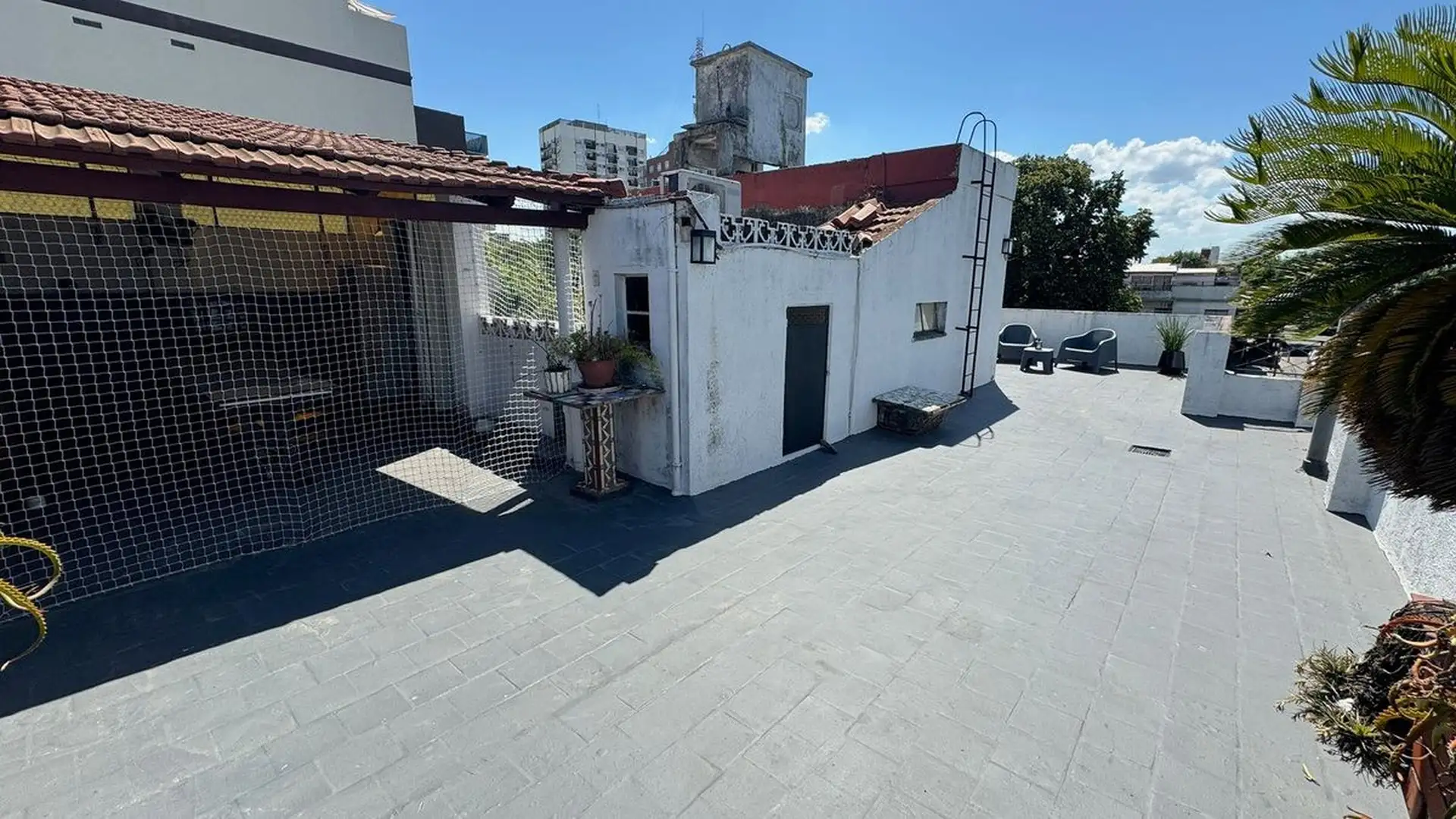 Коммерческий PH с 3 спальнями, террасой и балконом в Villa Devoto