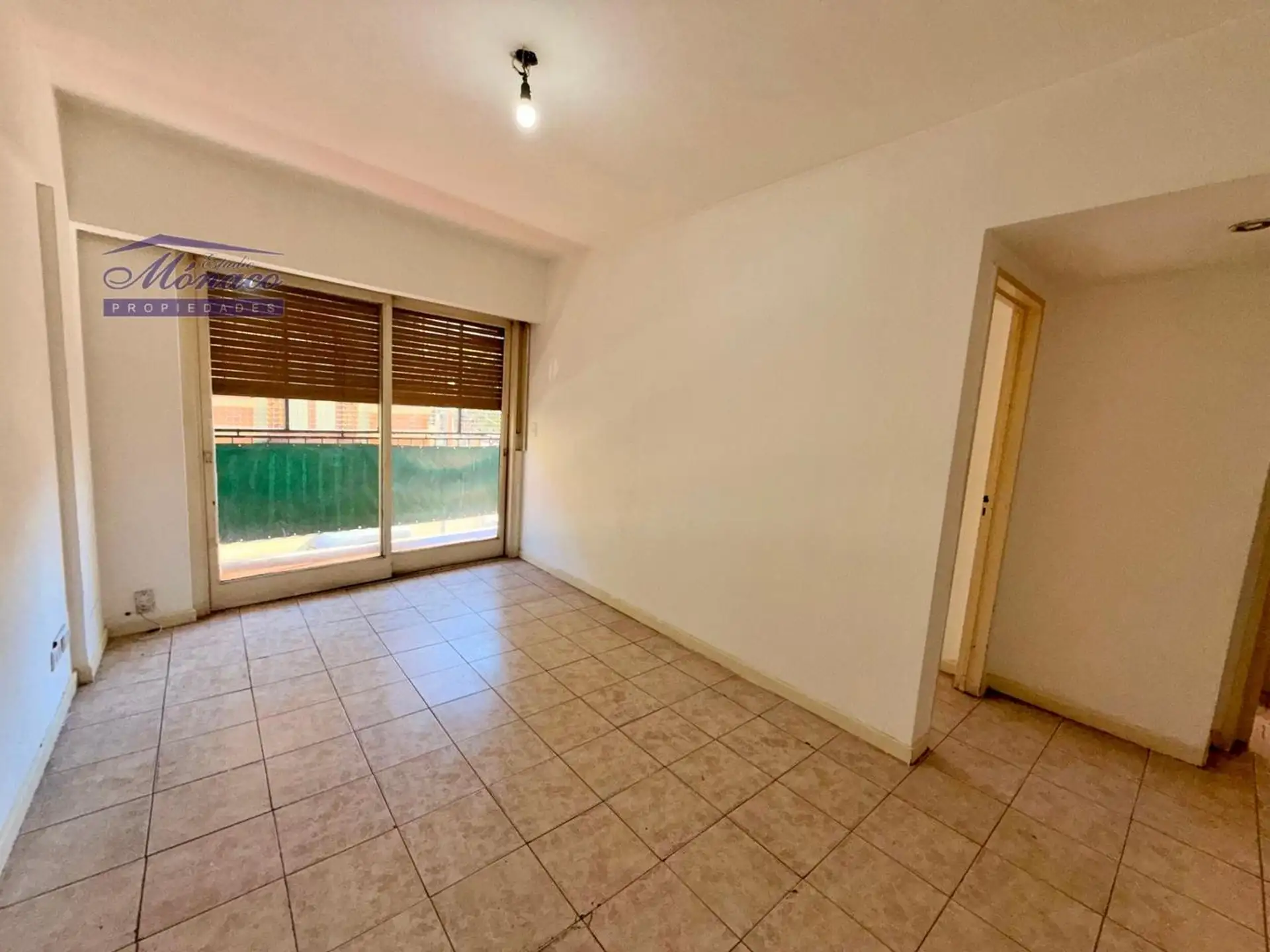 Apartamento de 2 ambientes de frente com varanda, Balvanera