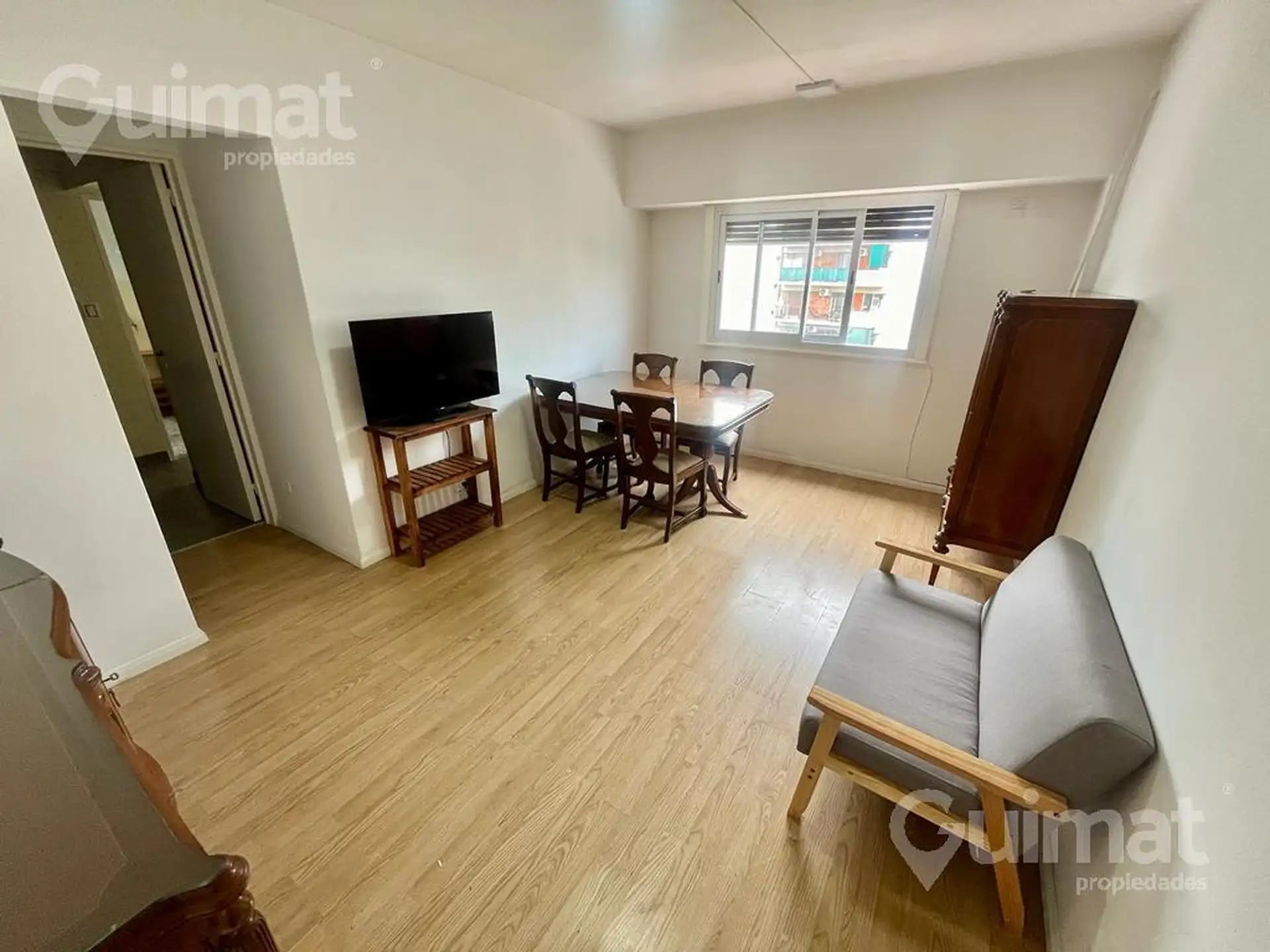 Departamento amoblado de 3 ambientes con balcón en Almagro