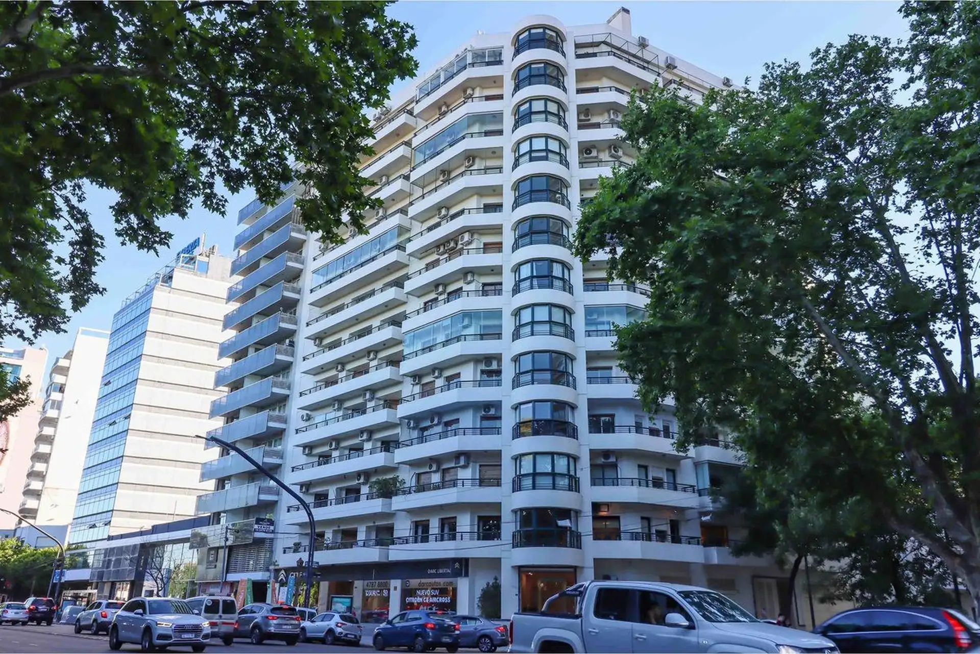 Four-room apartment with service quarters in Núñez