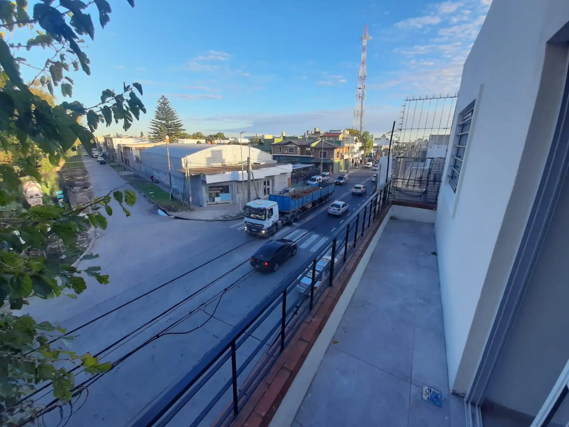 PH de 2 ambientes con balcón y patio en José León Suárez