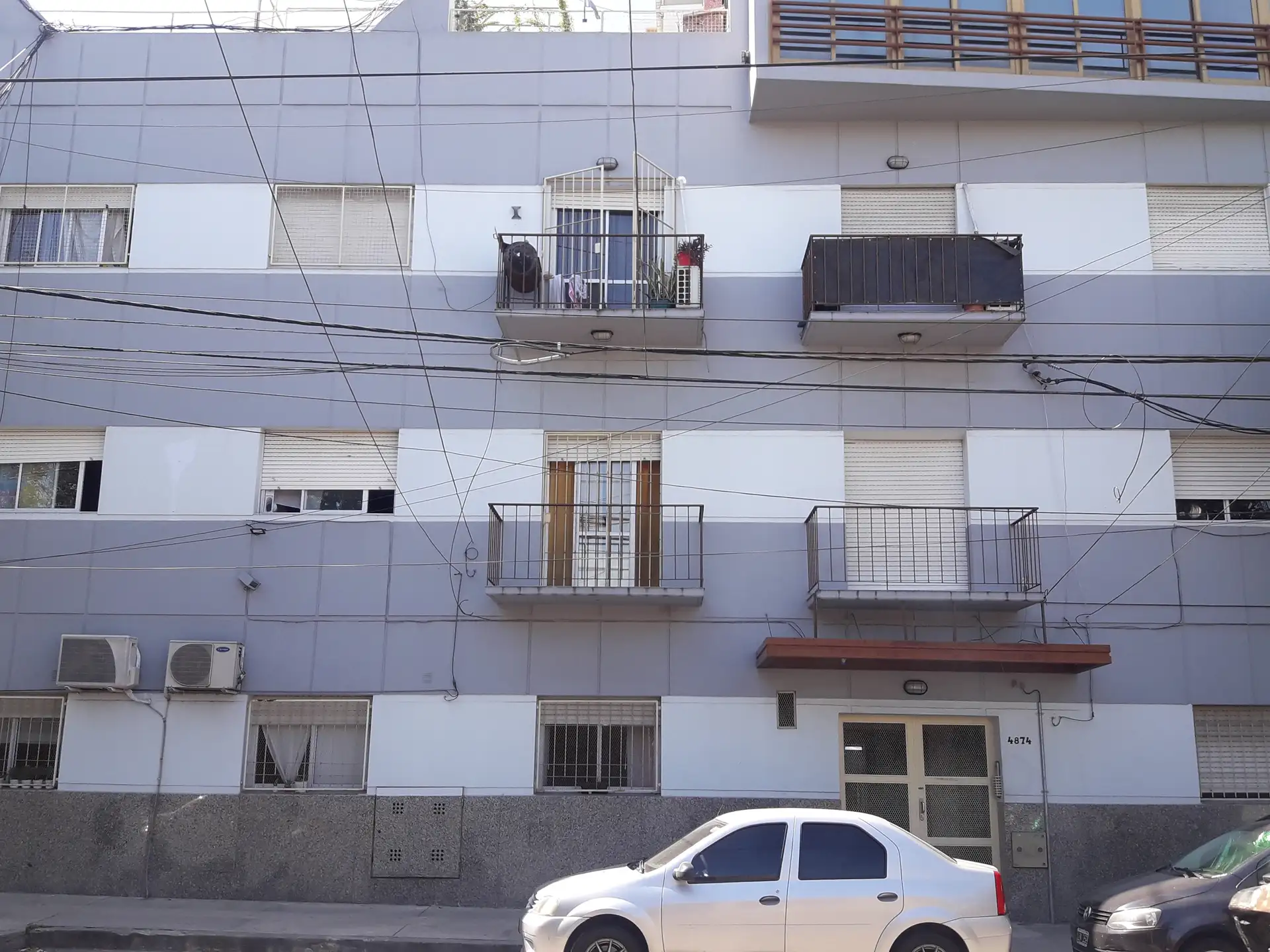 Apartamento térreo com pátio em General San Martín
