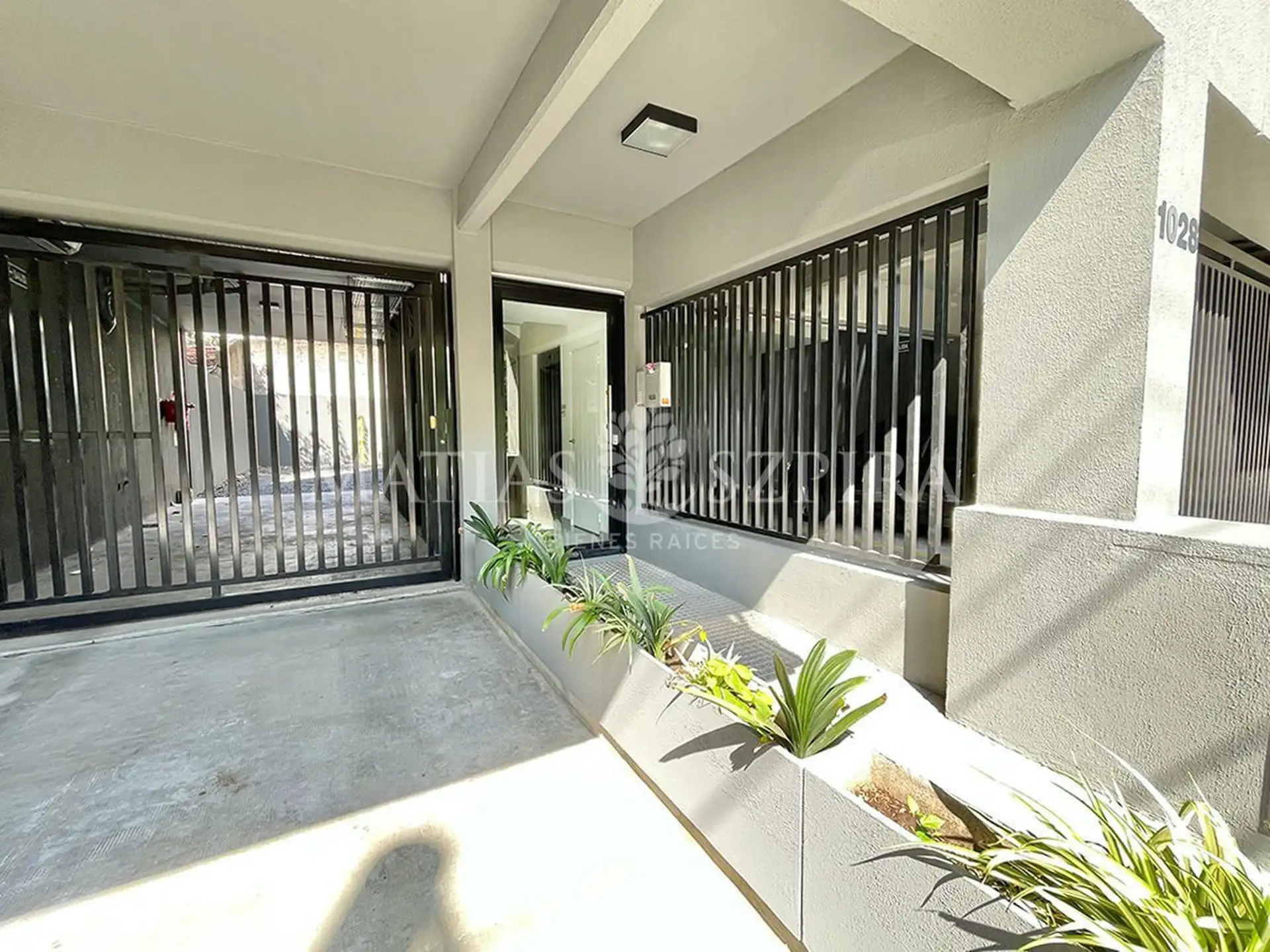 Apartamento de dois ambientes com 1 quarto no primeiro andar de frente em Morón