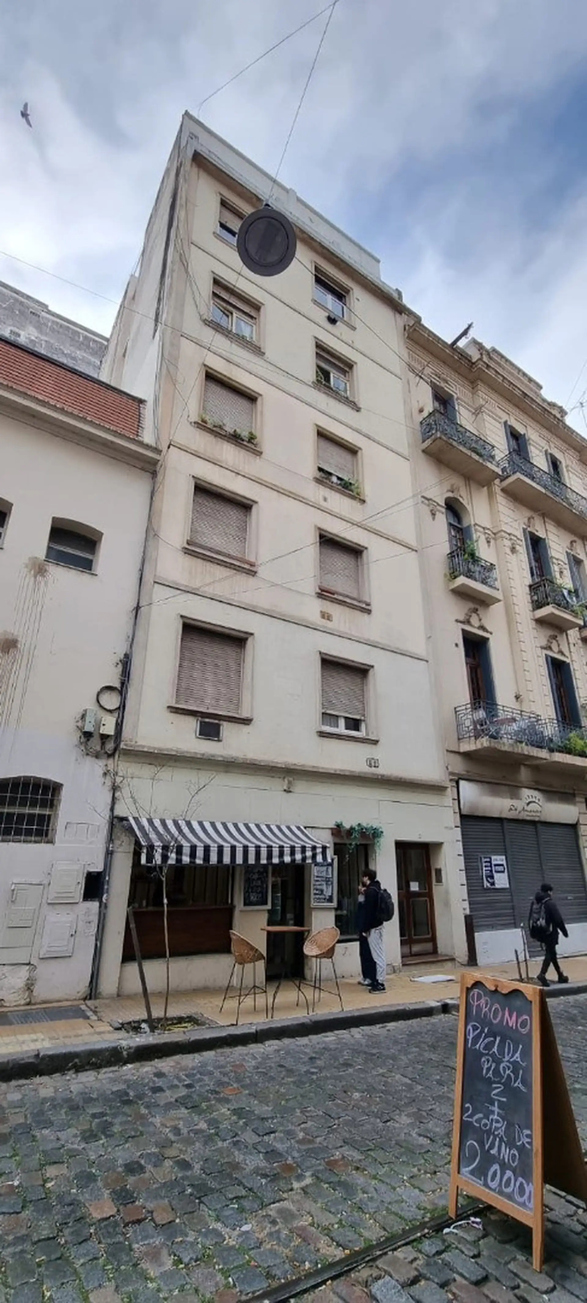 Apartamento de 2 ambientes de frente em Monserrat