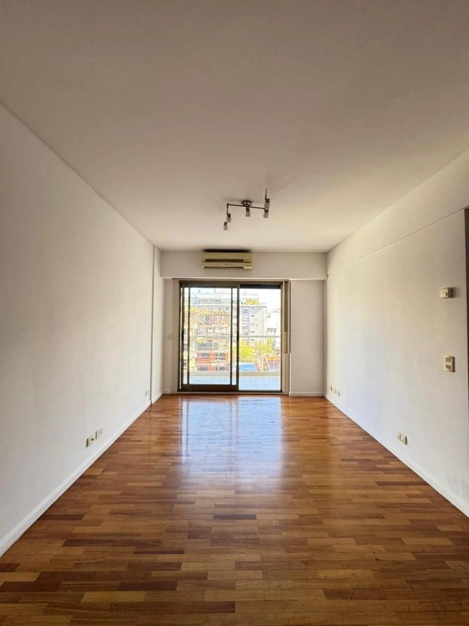 Departamento de 3 ambientes con balcón en Recoleta
