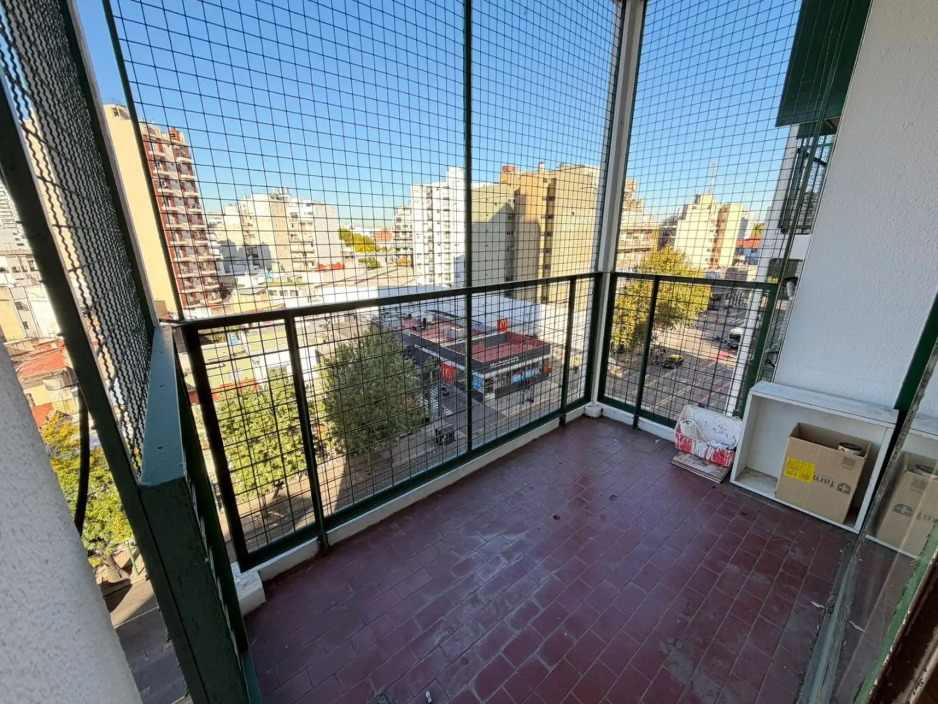 Four-room apartment with balcony in Paternal