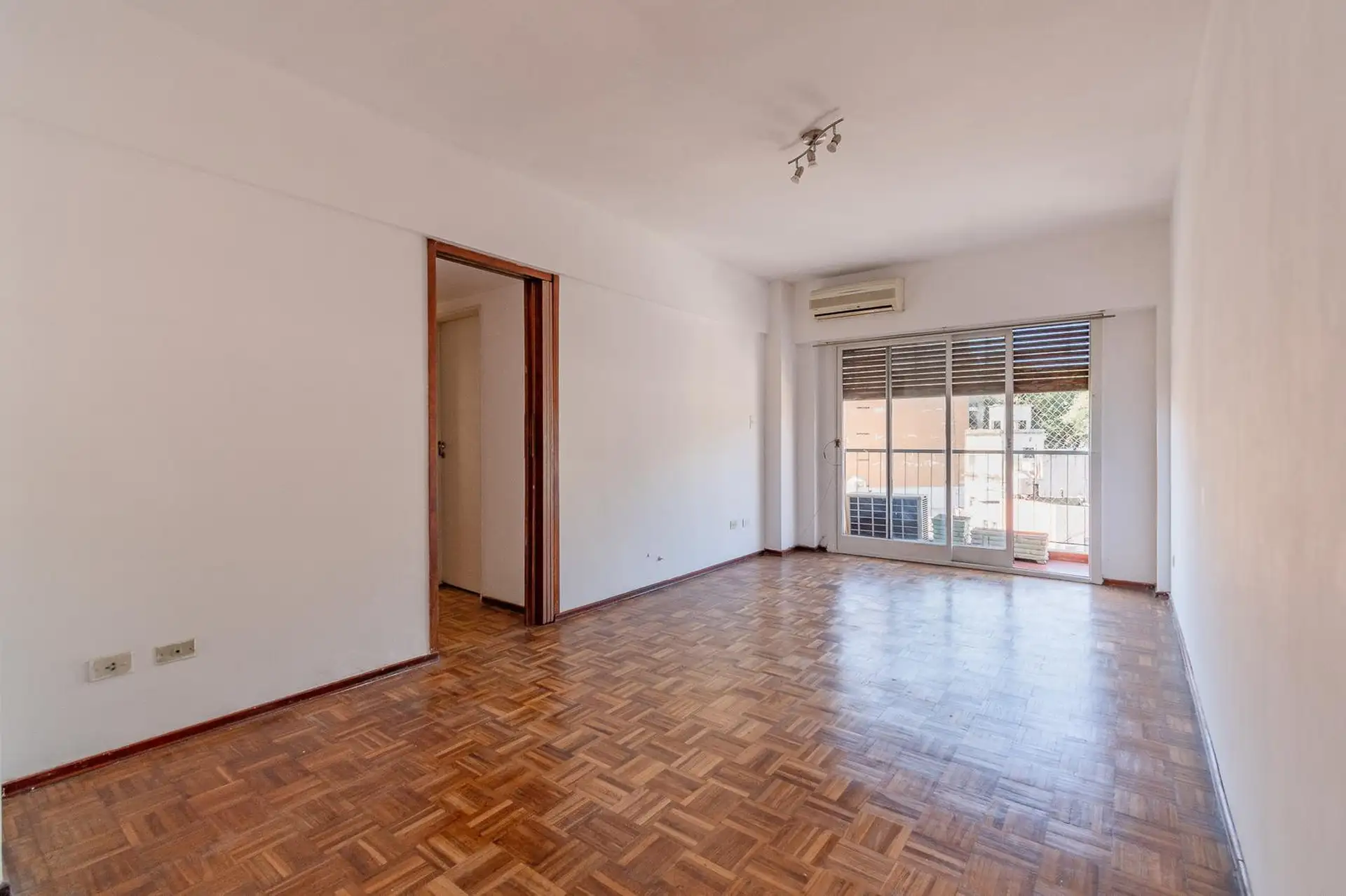 Departamento de 3 ambientes al contrafrente en Villa Ortúzar