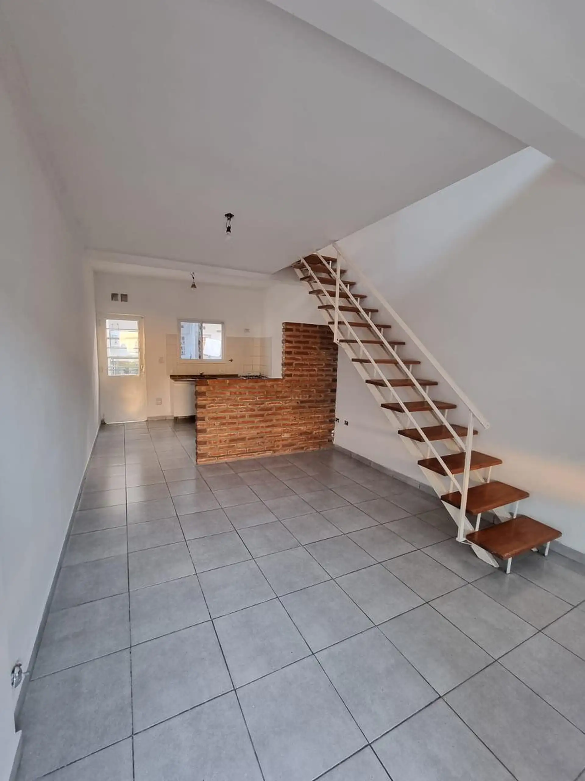 Departamento de 3 ambientes con 1 habitación y playroom en Barrio Canguro