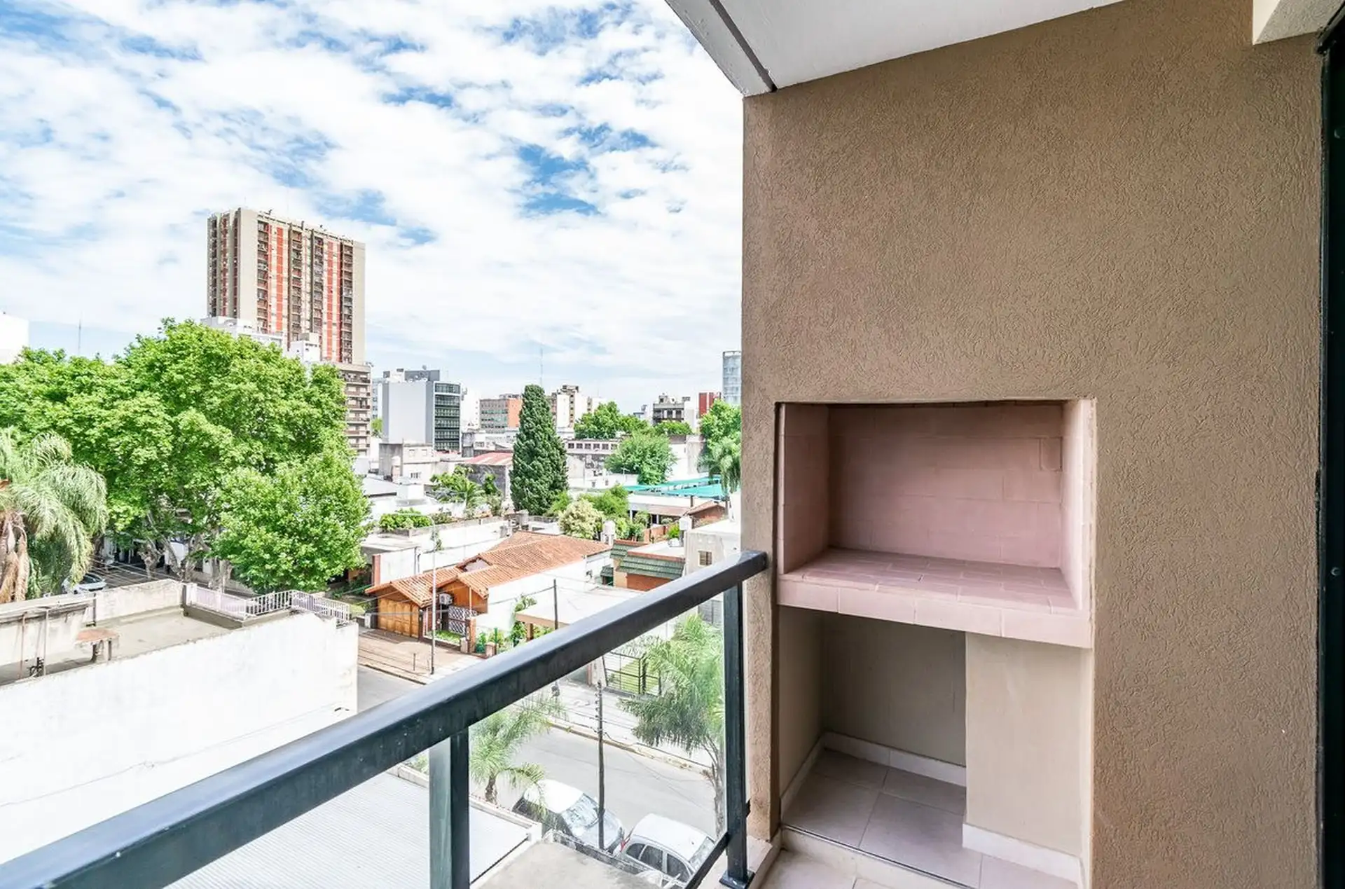 Studio apartment with balcony and grill in Caseros