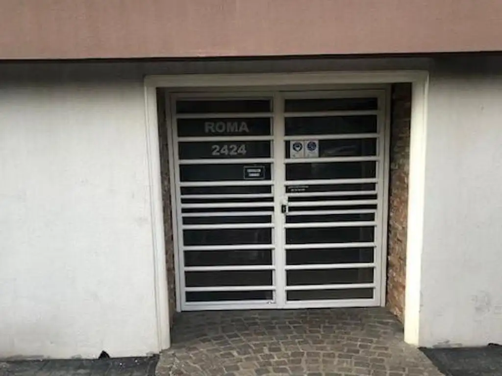 Monoambiente con balcón francés