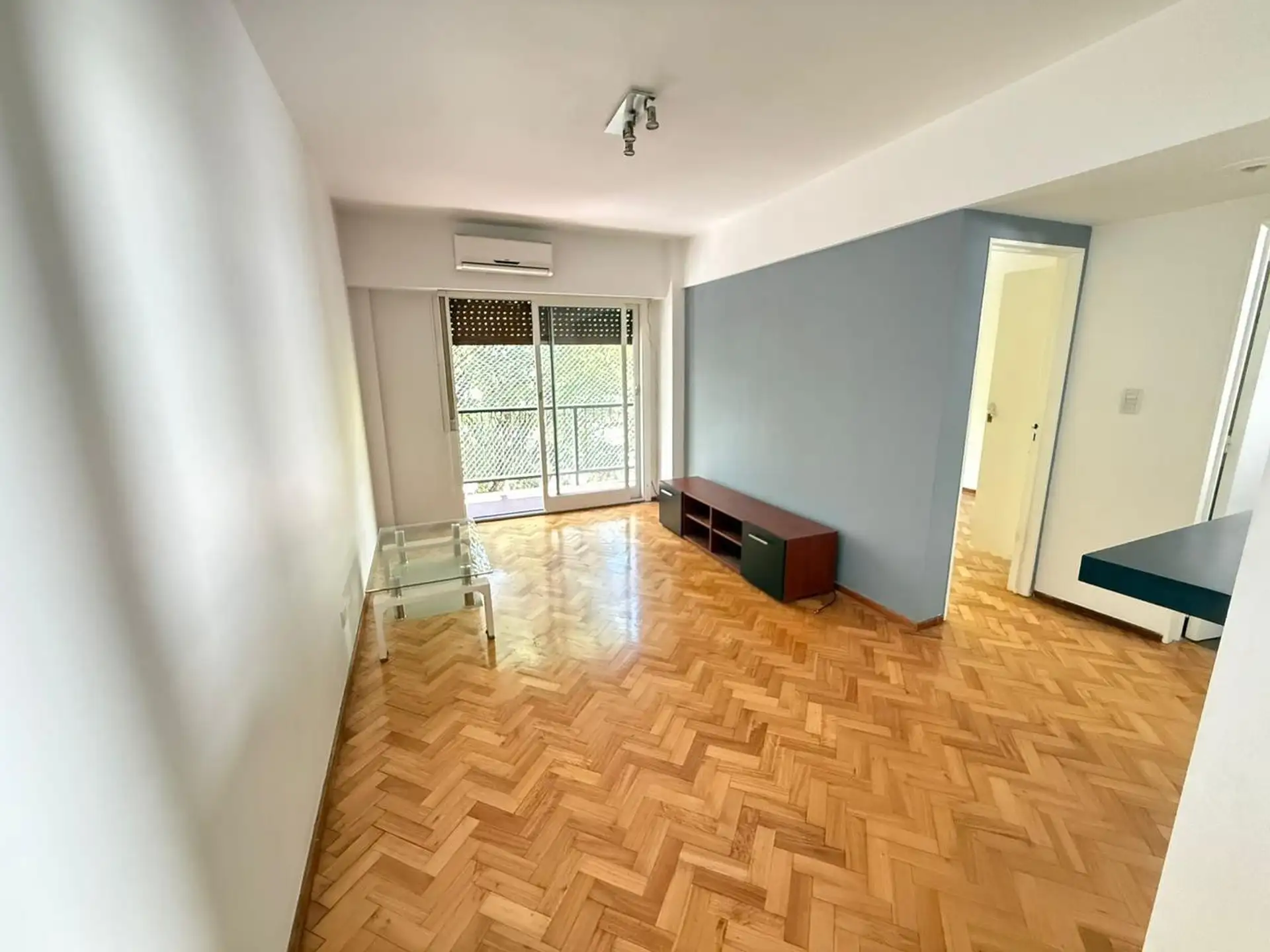 Apartamento de 2 ambientes com varanda de frente em Caballito