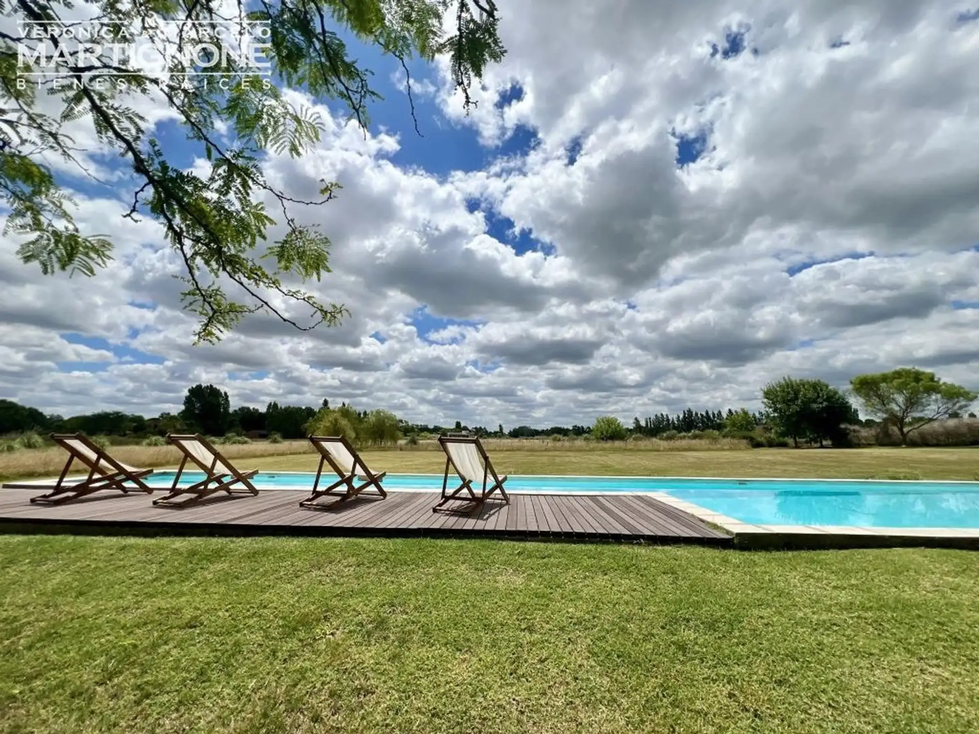 Four-bedroom furnished house in Luján