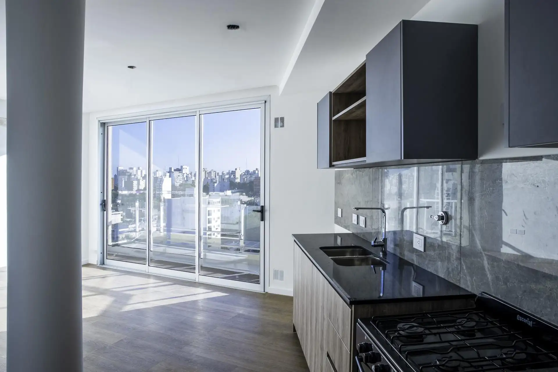 Departamento de 1 dormitorio en La Plata, torre con balcón