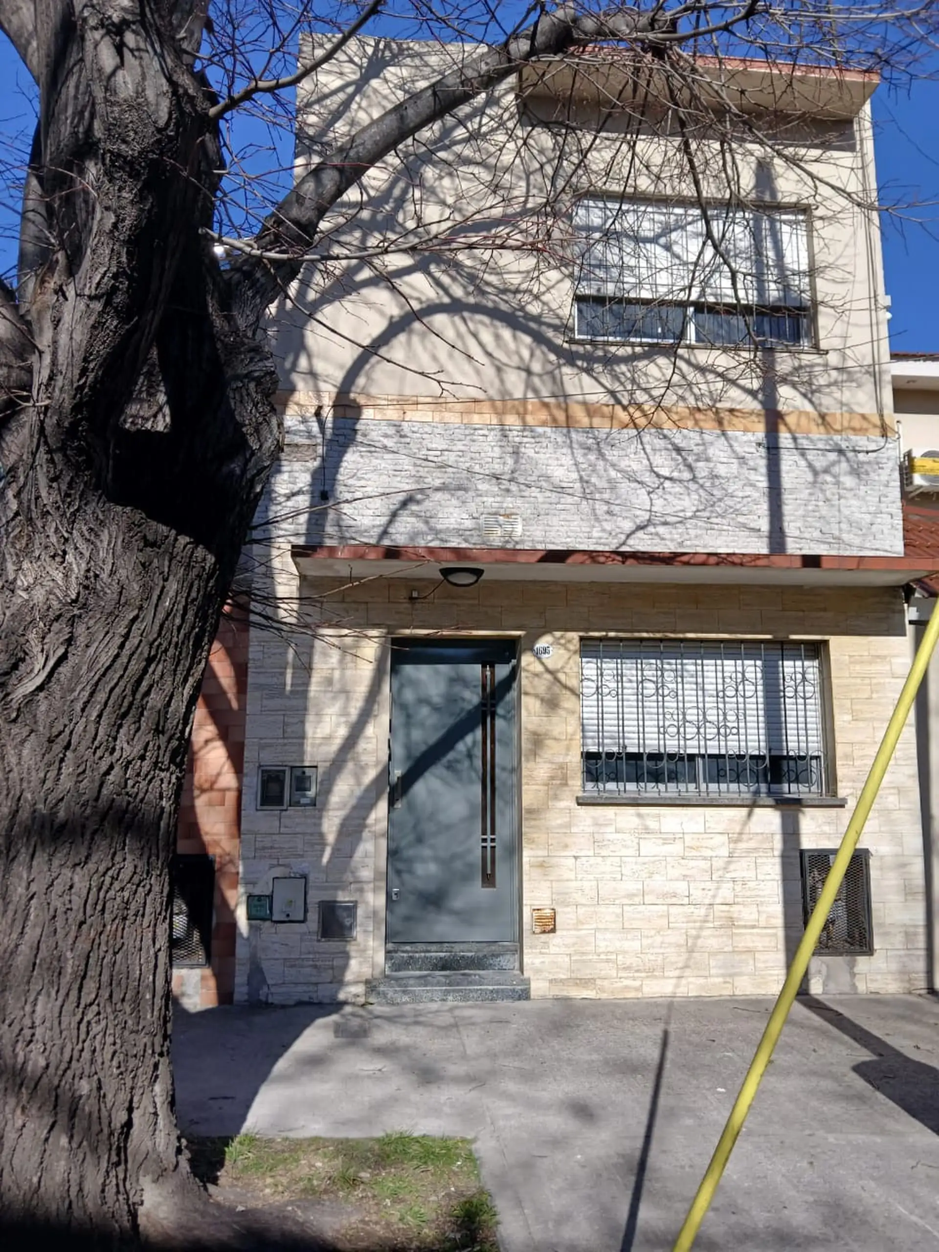 Three-bedroom house with terrace in Parque Avellaneda