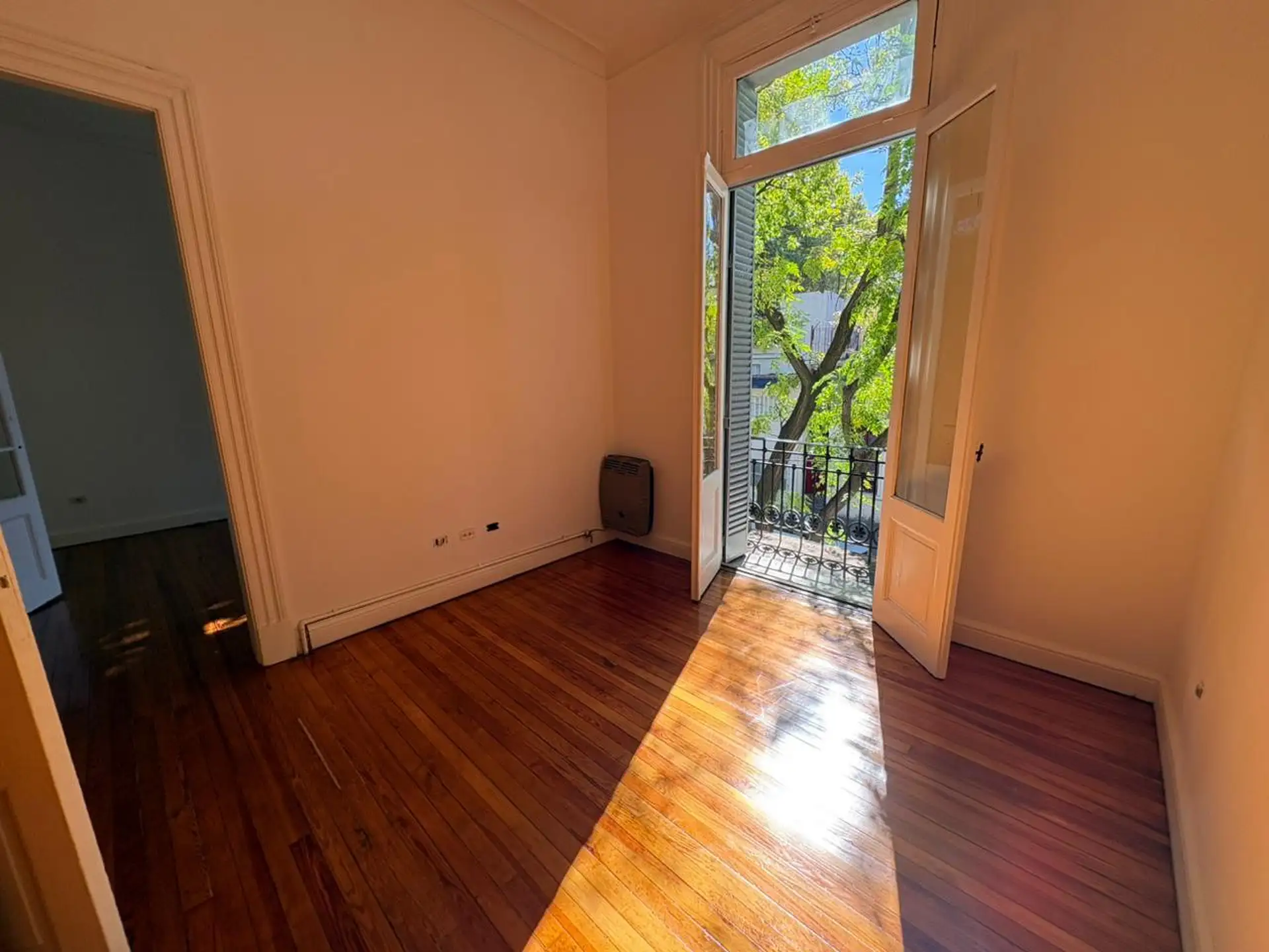 Two-room apartment with balcony in Palermo