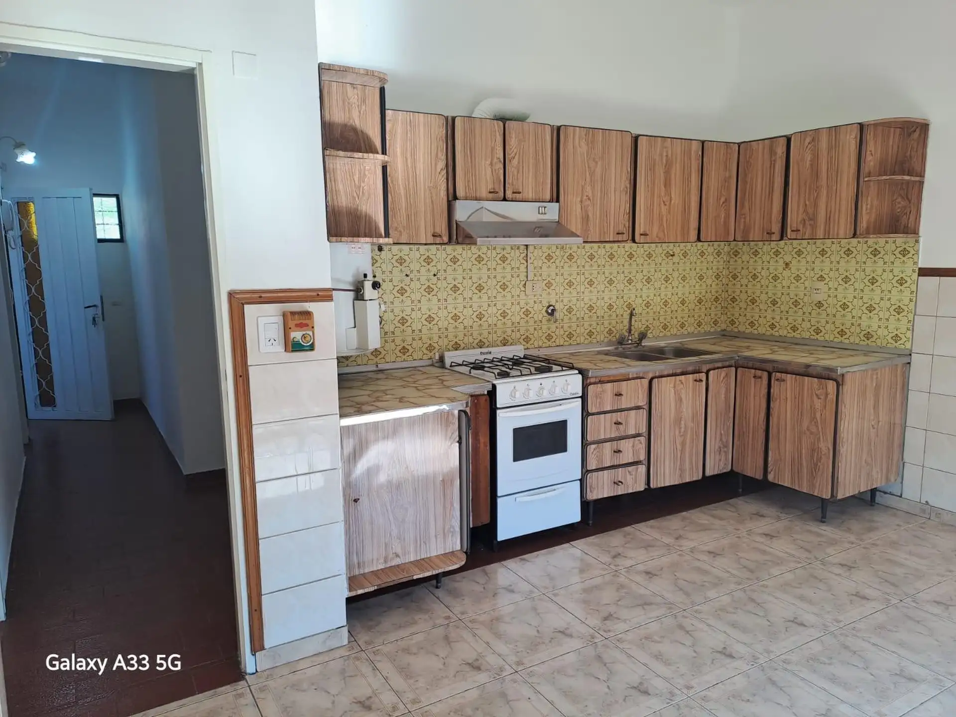 Two-bedroom apartment for rent in Rafael Calzada, Almirante Brown