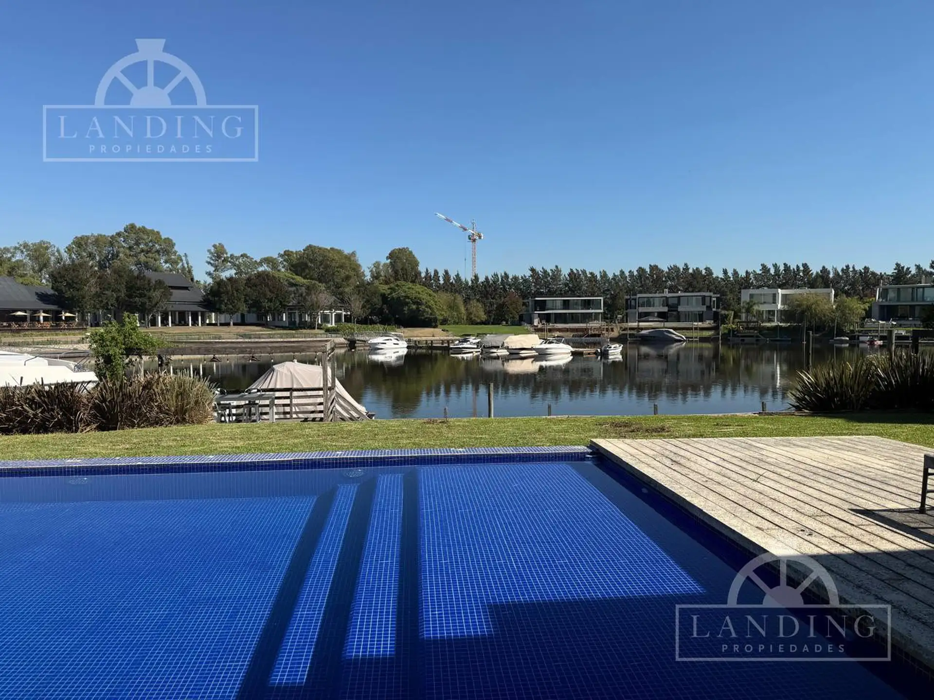 Four-bedroom house in Tigre, Albanueva