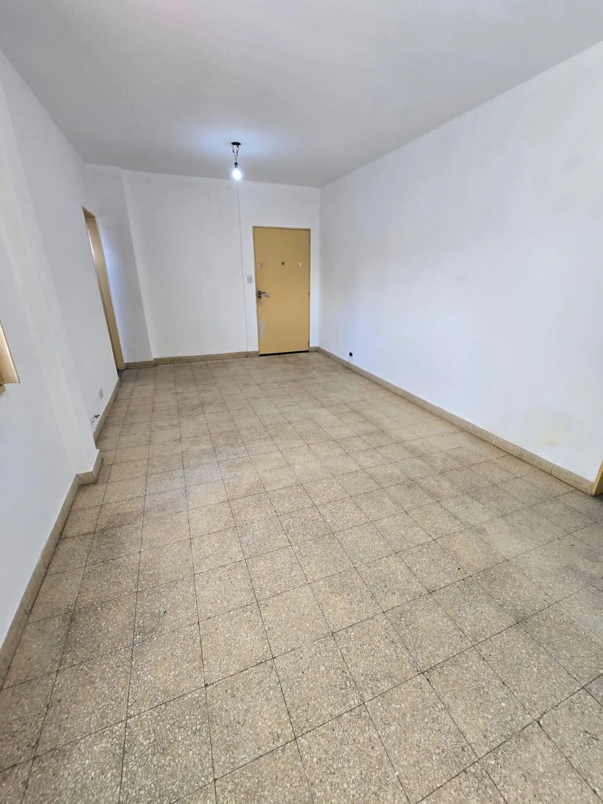 Kitnet de um ambiente no quarto andar em Liniers