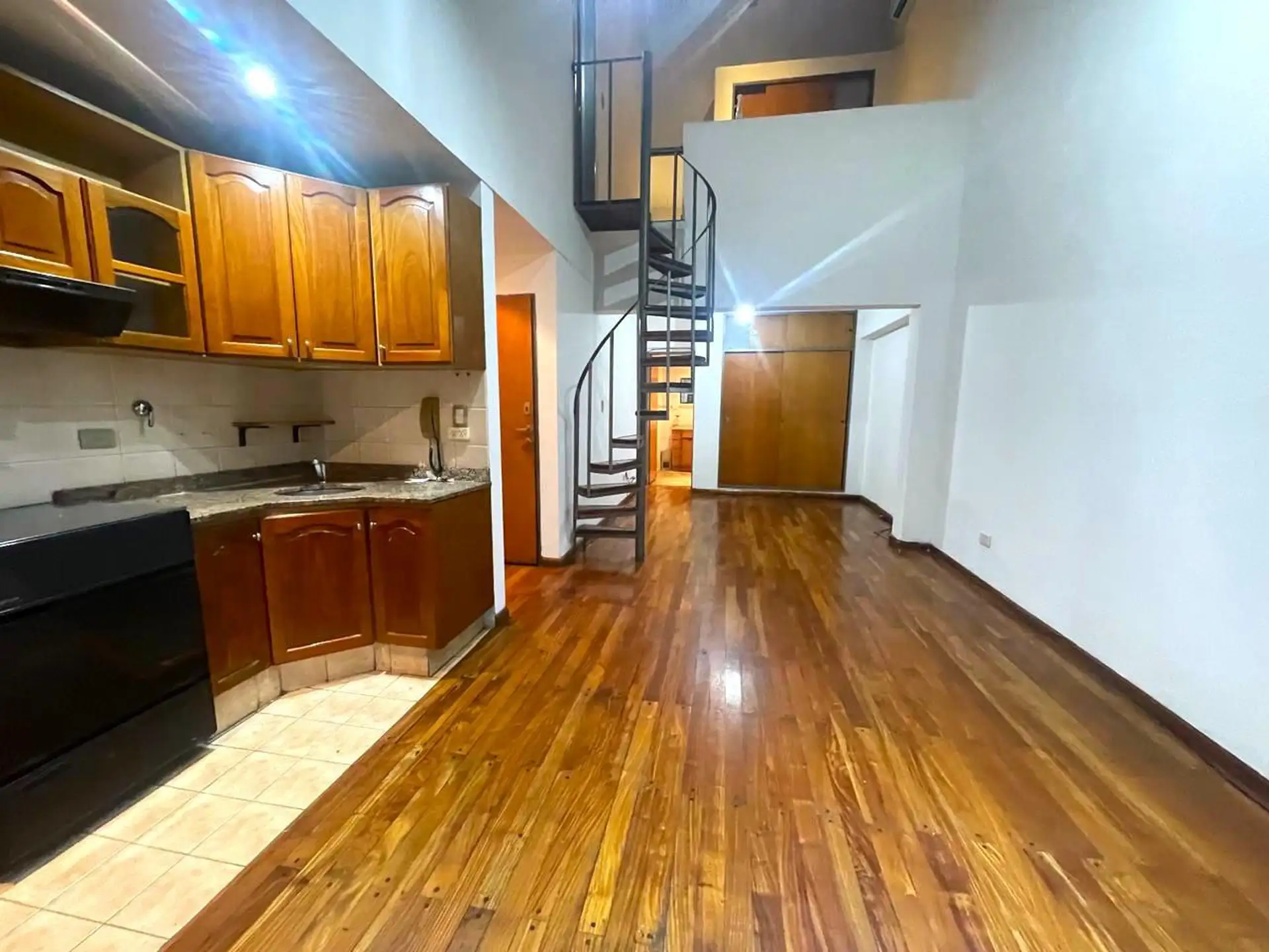 Departamento tipo dúplex de 2 ambientes con balcón en Villa Crespo