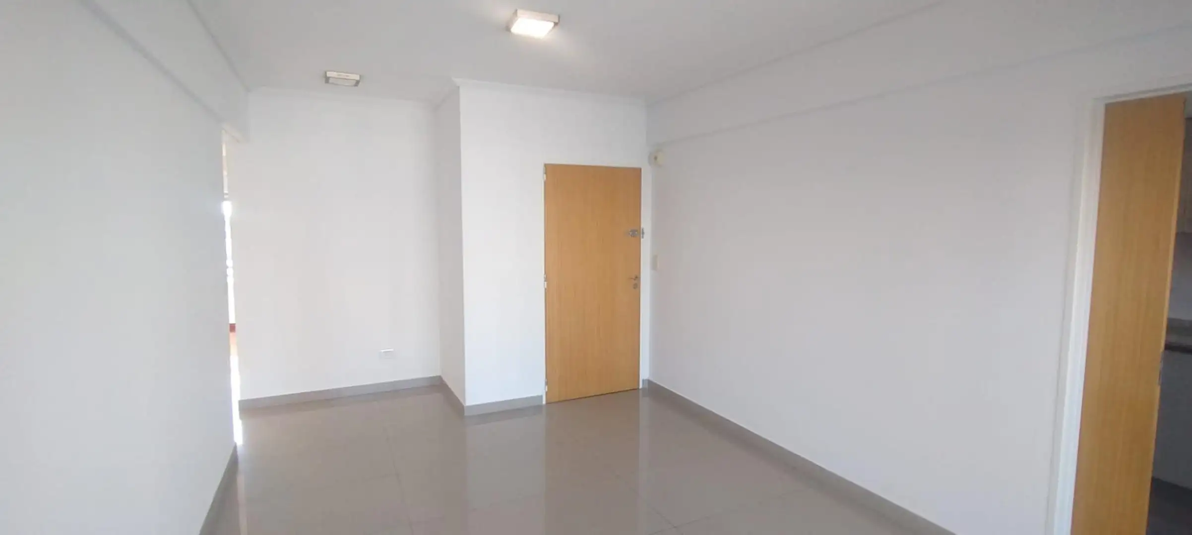 Three-room apartment with front balcony in Flores