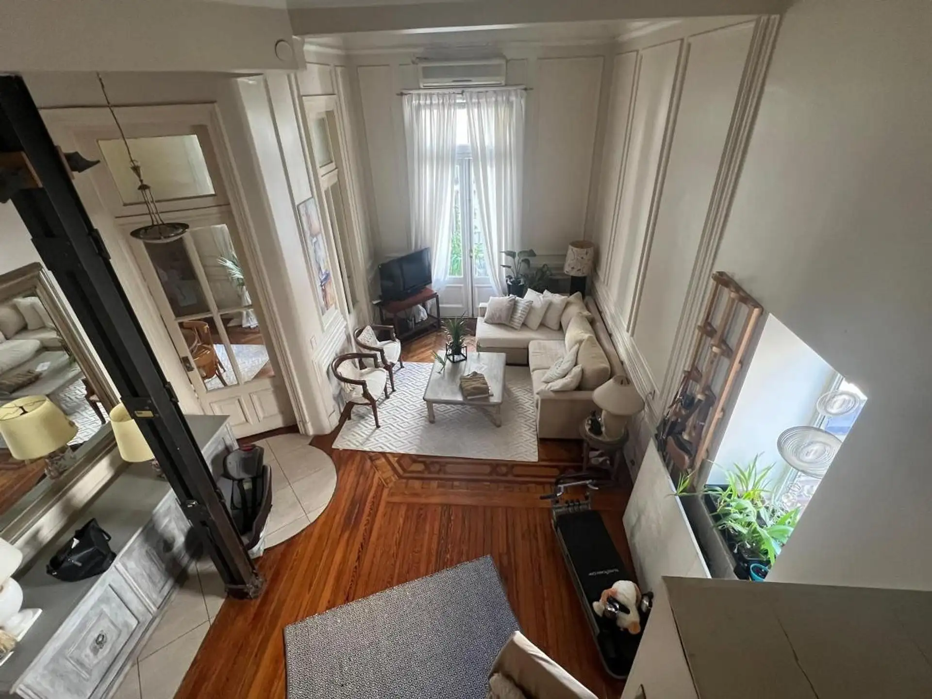 Three-bedroom apartment with home office in Recoleta
