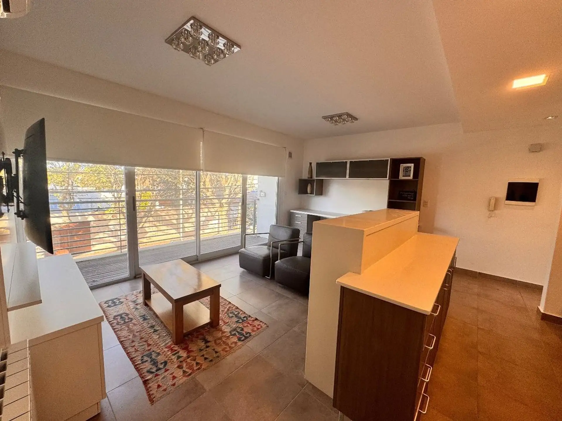 Furnished one-bedroom apartment with parking in Bernal Este