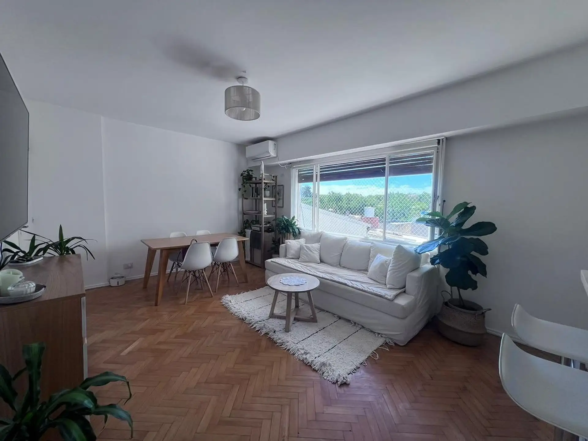 Apartamento com dois quartos em Martinez