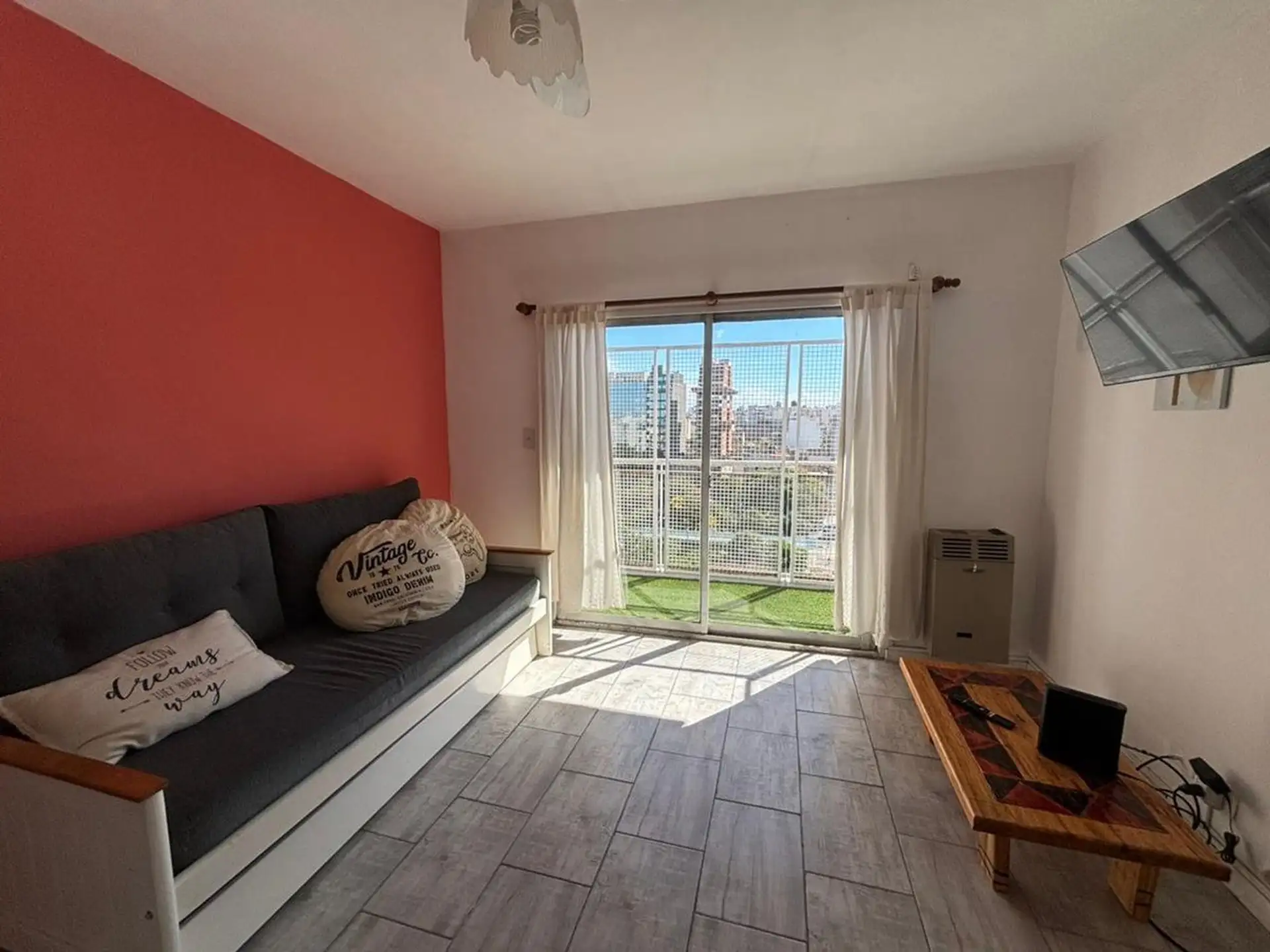 Меблированная двухкомнатная квартира в Constitución