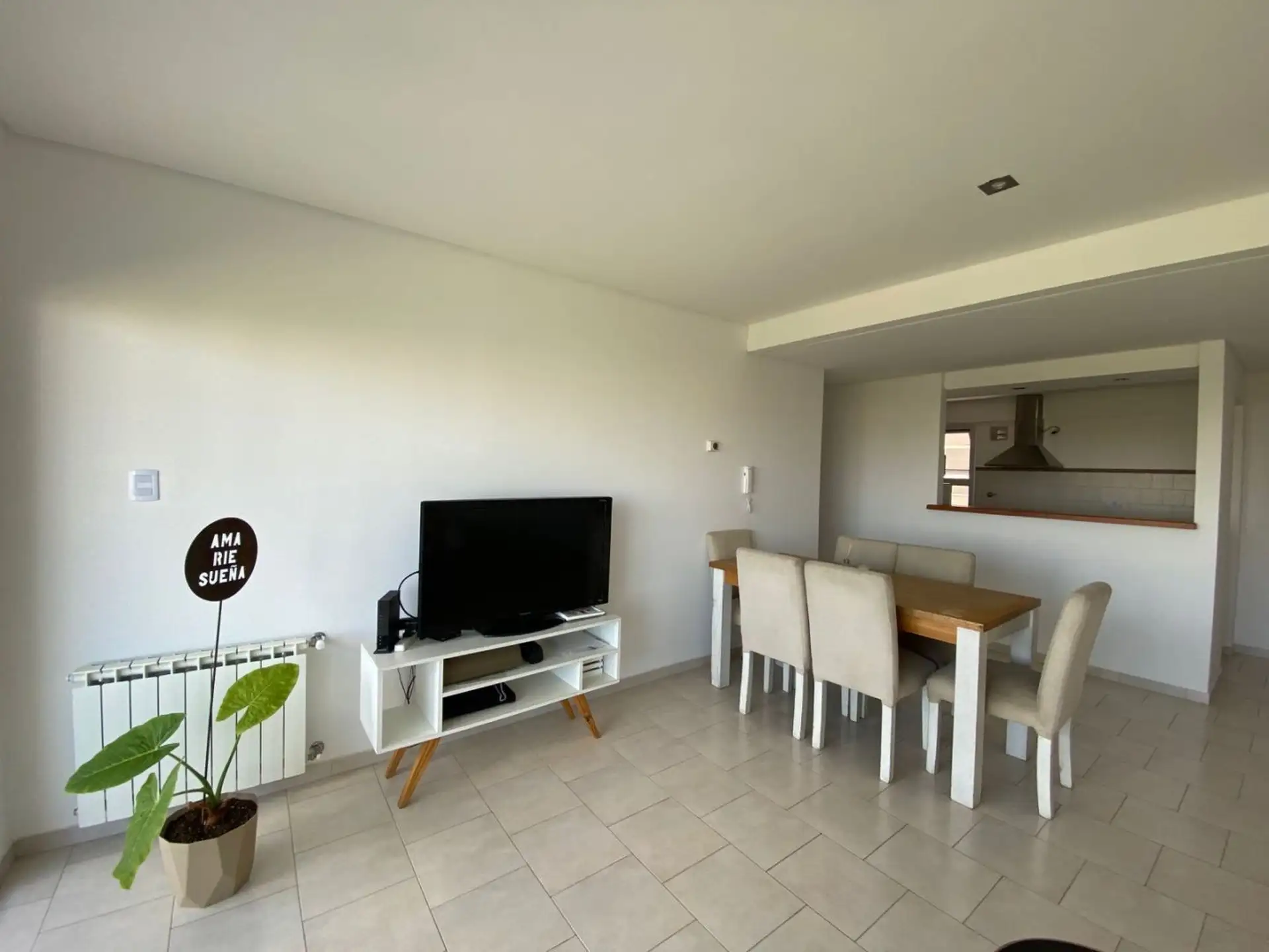 Apartamento de 2 dormitórios de frente para a rua com garagem em La Plata