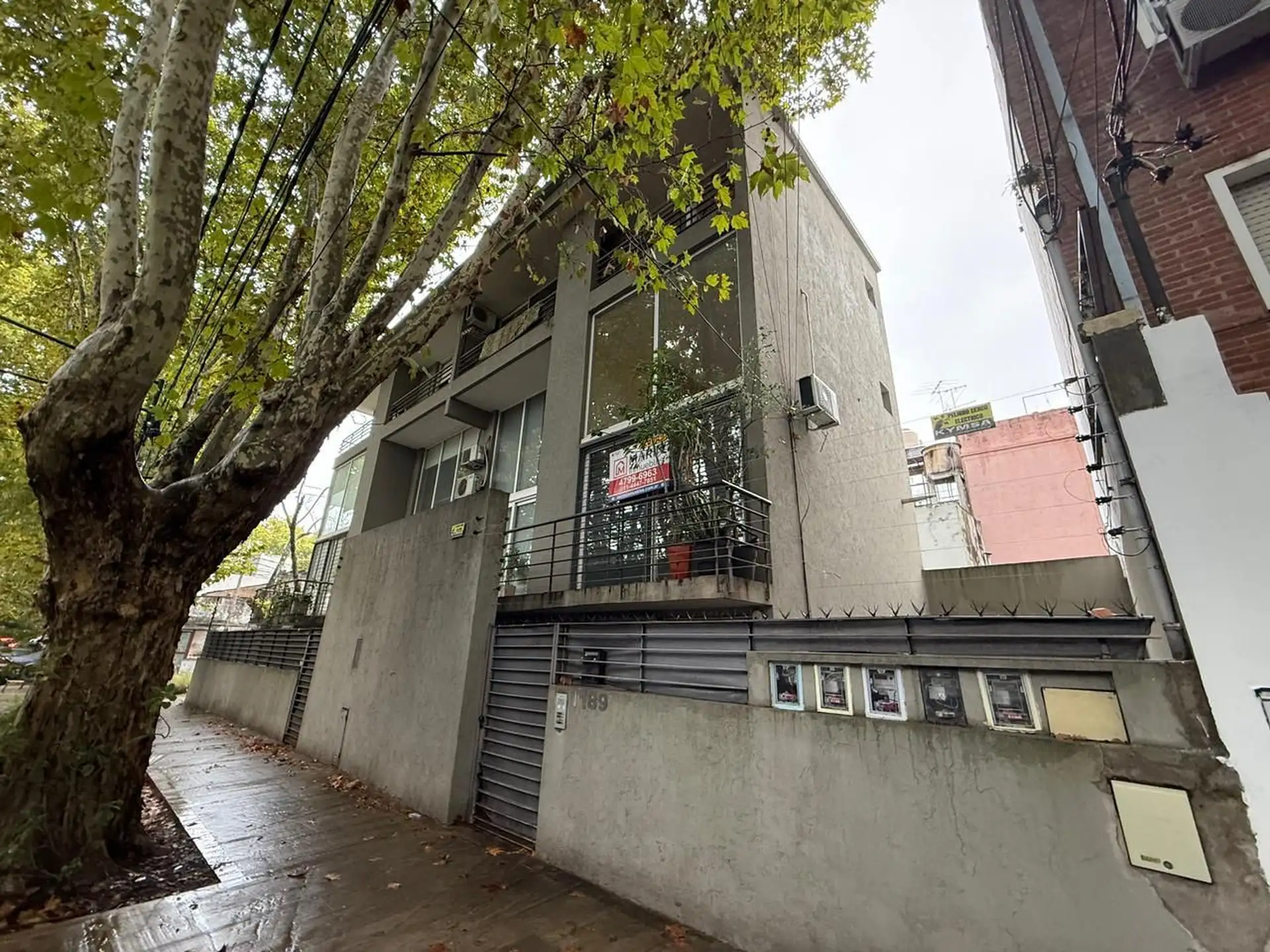 Tríplex en alquiler con balcón en San Isidro Centro