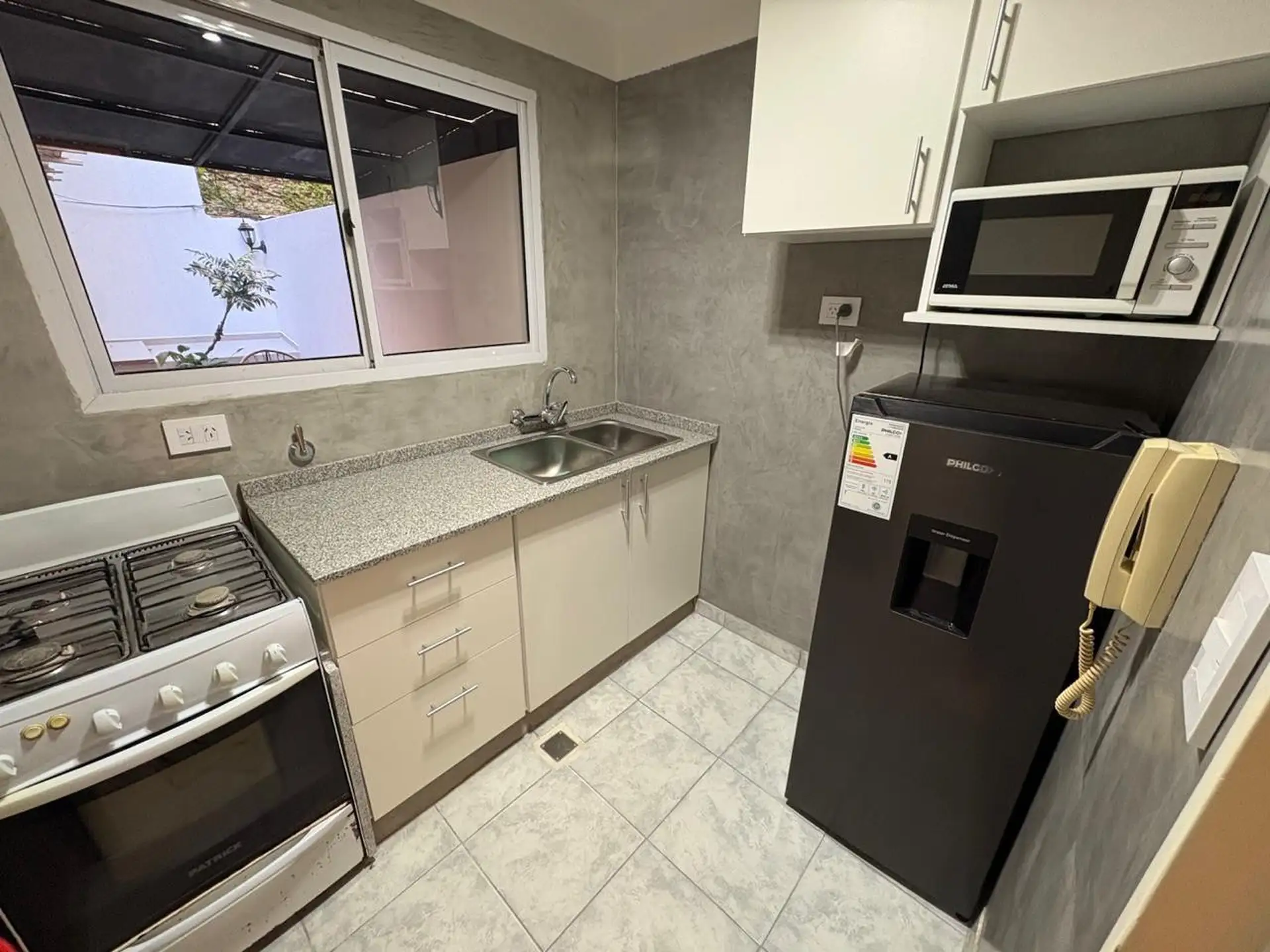 Reciclado studio apartment with private patio in Palermo