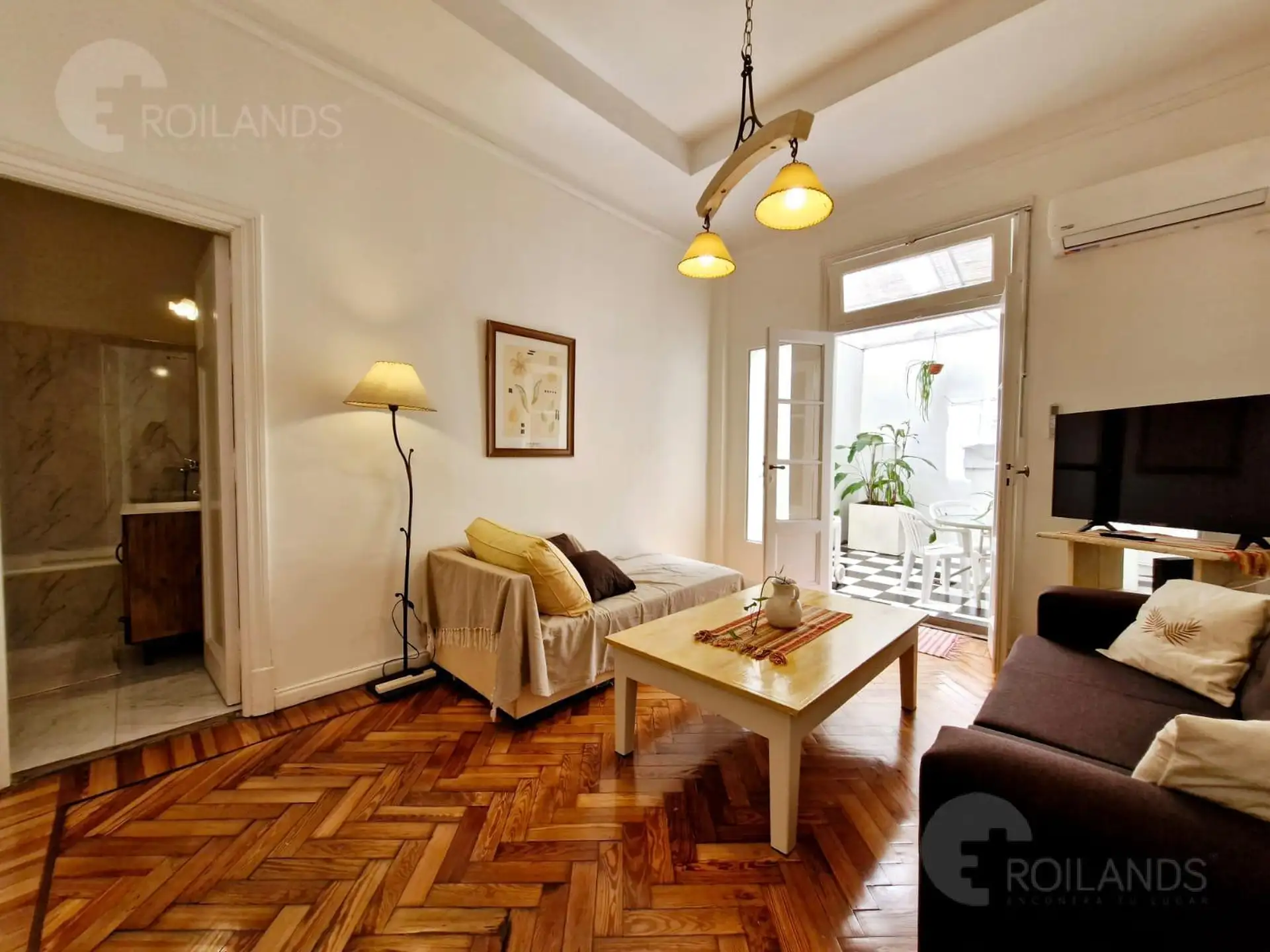 Refurbished one-bedroom apartment with private patio in Recoleta