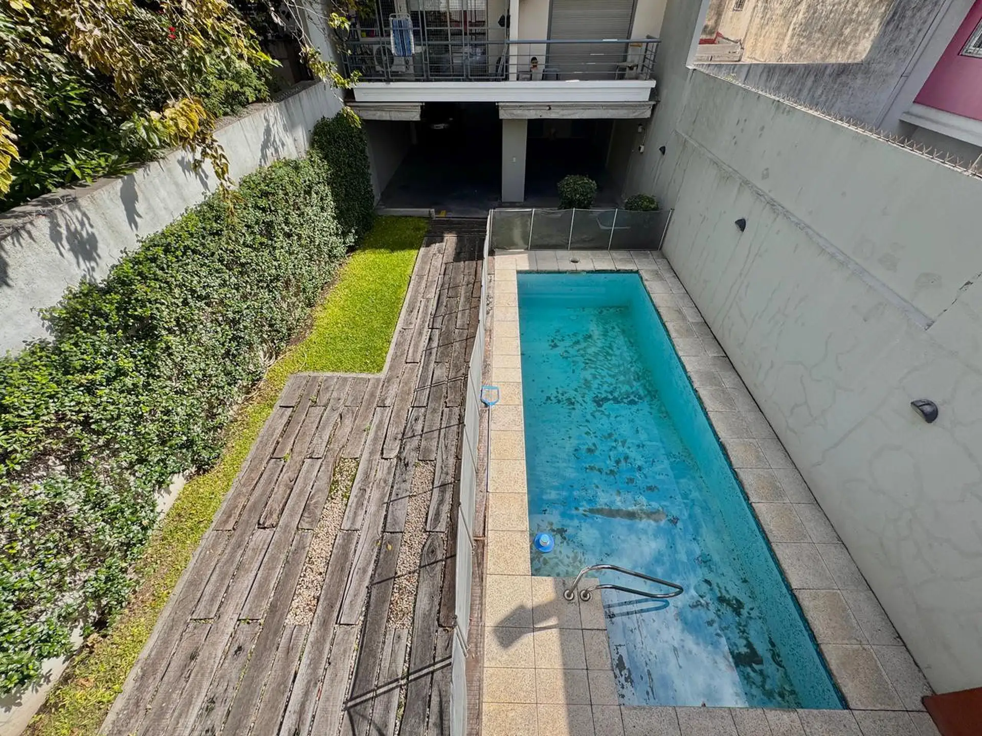 Apartamento de três ambientes com varanda em Villa Pueyrredón