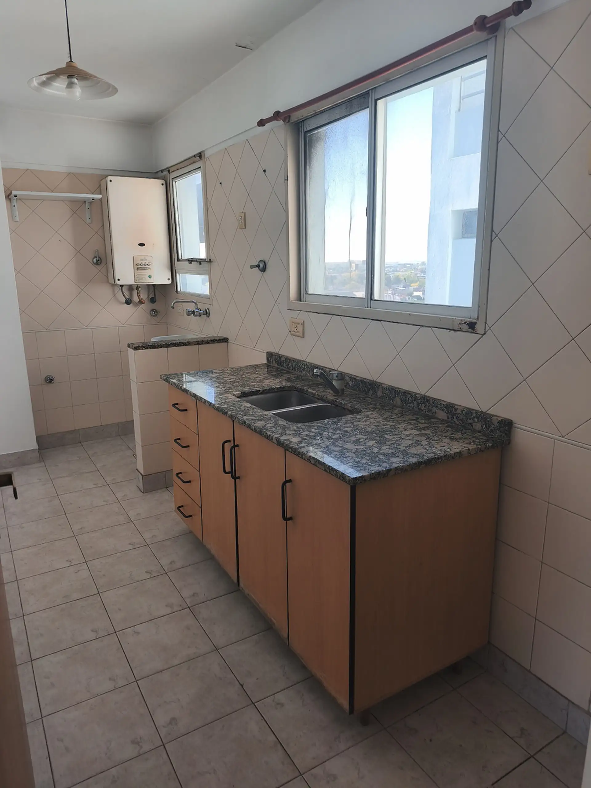 Departamento de 3 ambientes en Avellaneda con balcón al frente y cochera