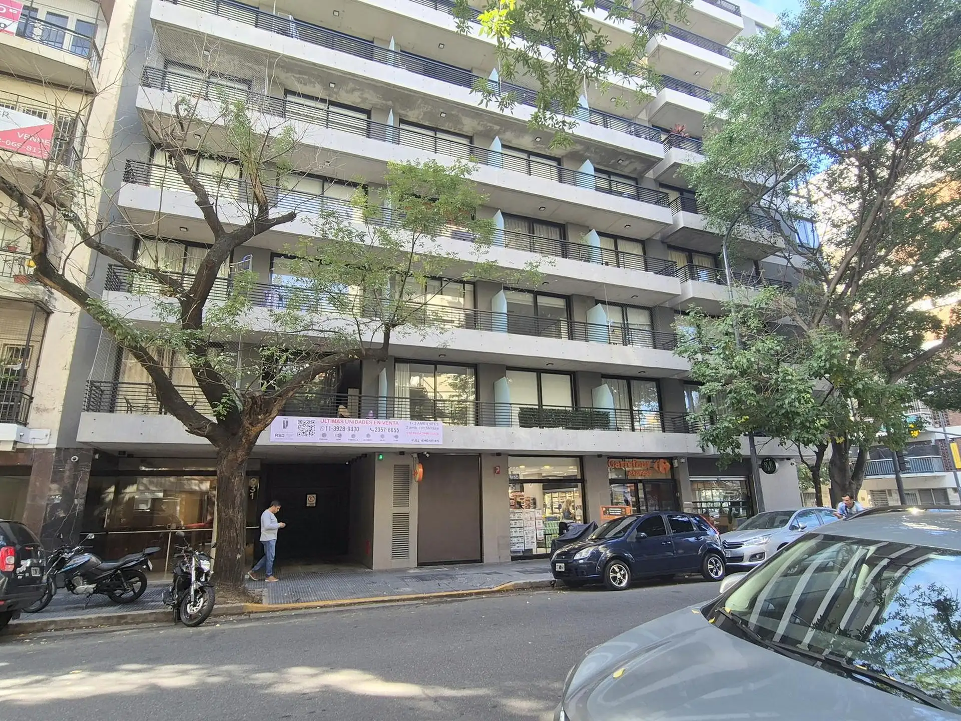 Monoambiente al frente con balcón en Almagro