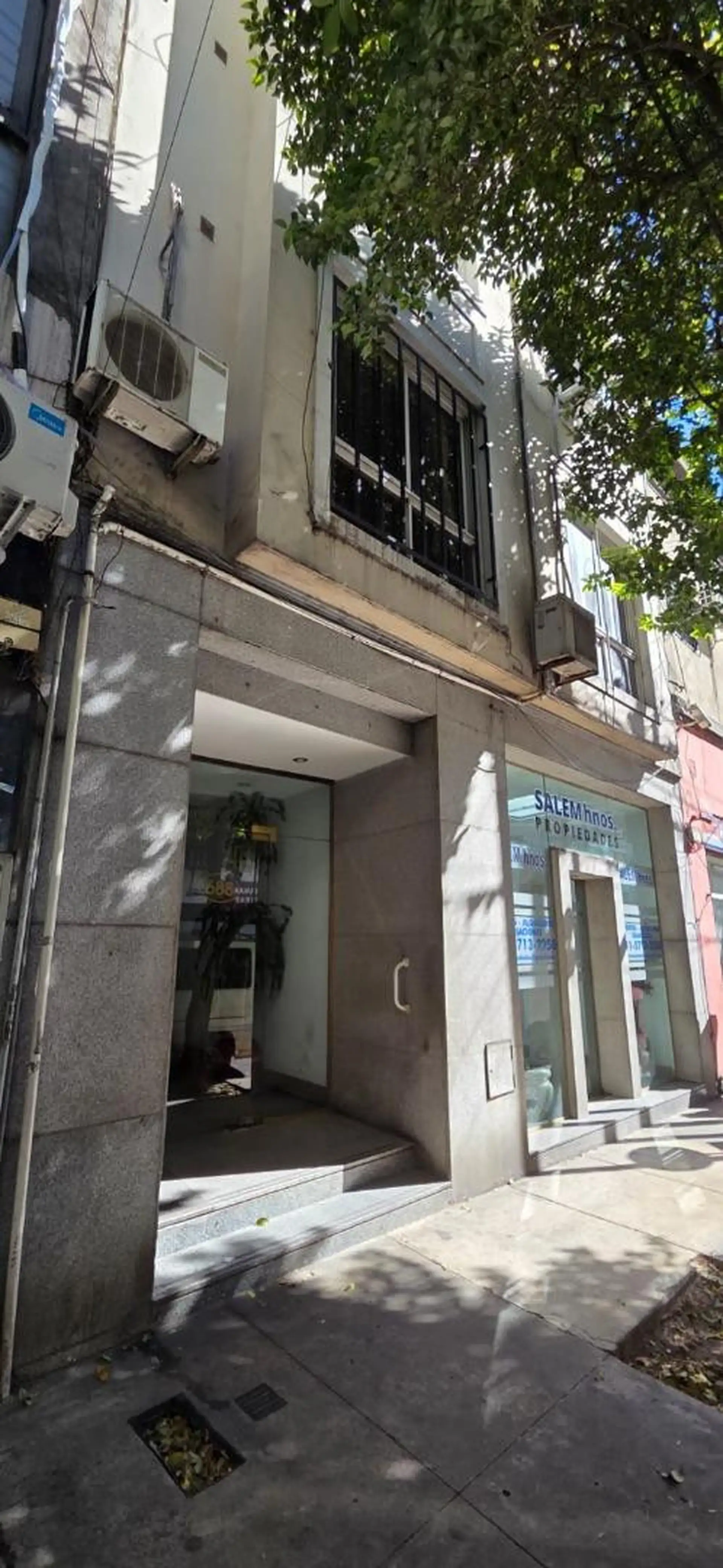 Monoambiente en alquiler al frente en Once
