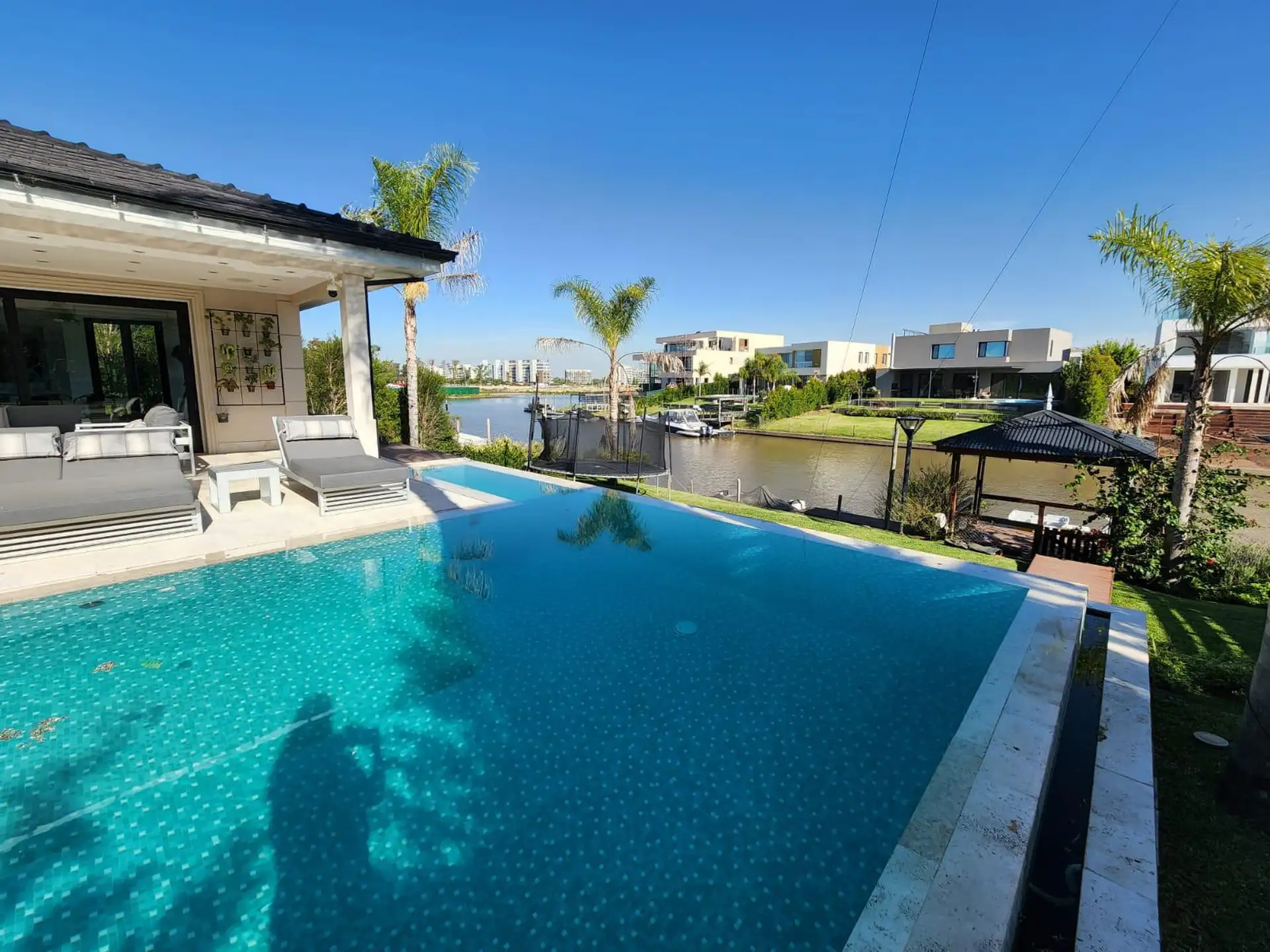 Furnished studio house on the waterfront in Nordelta, Tigre