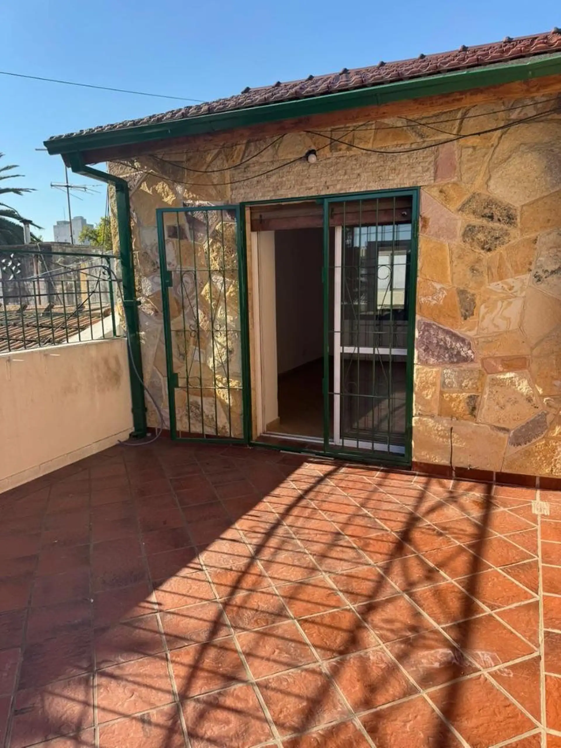 Kitnet (PH) de 1º andar em Morón