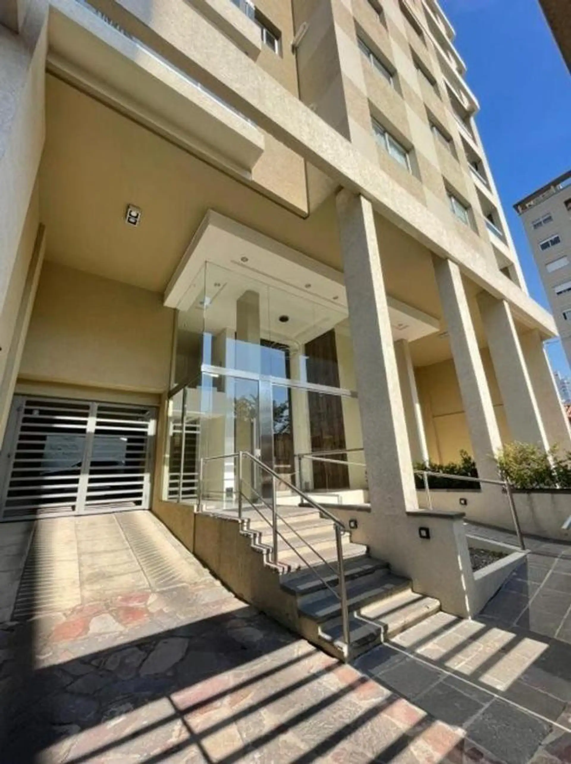 Monoambiente en 10° piso al contrafrente en Banfield