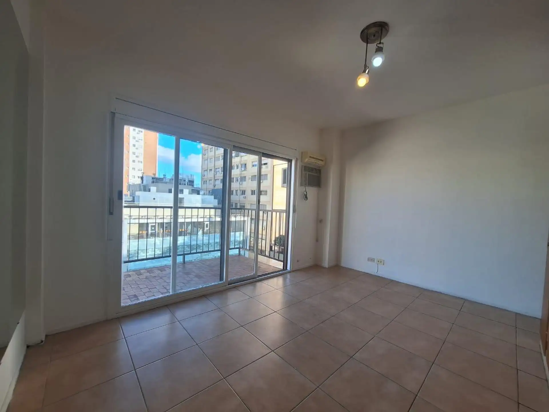 Квартира-студия в Almagro на 8 этаже с балконом и окнами на Av. Corrientes