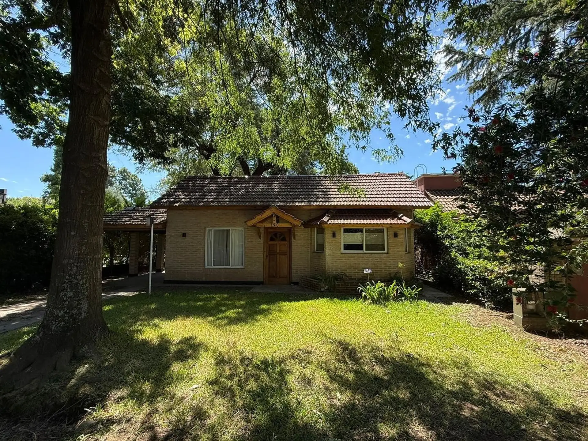 Two-bedroom house in Zárate