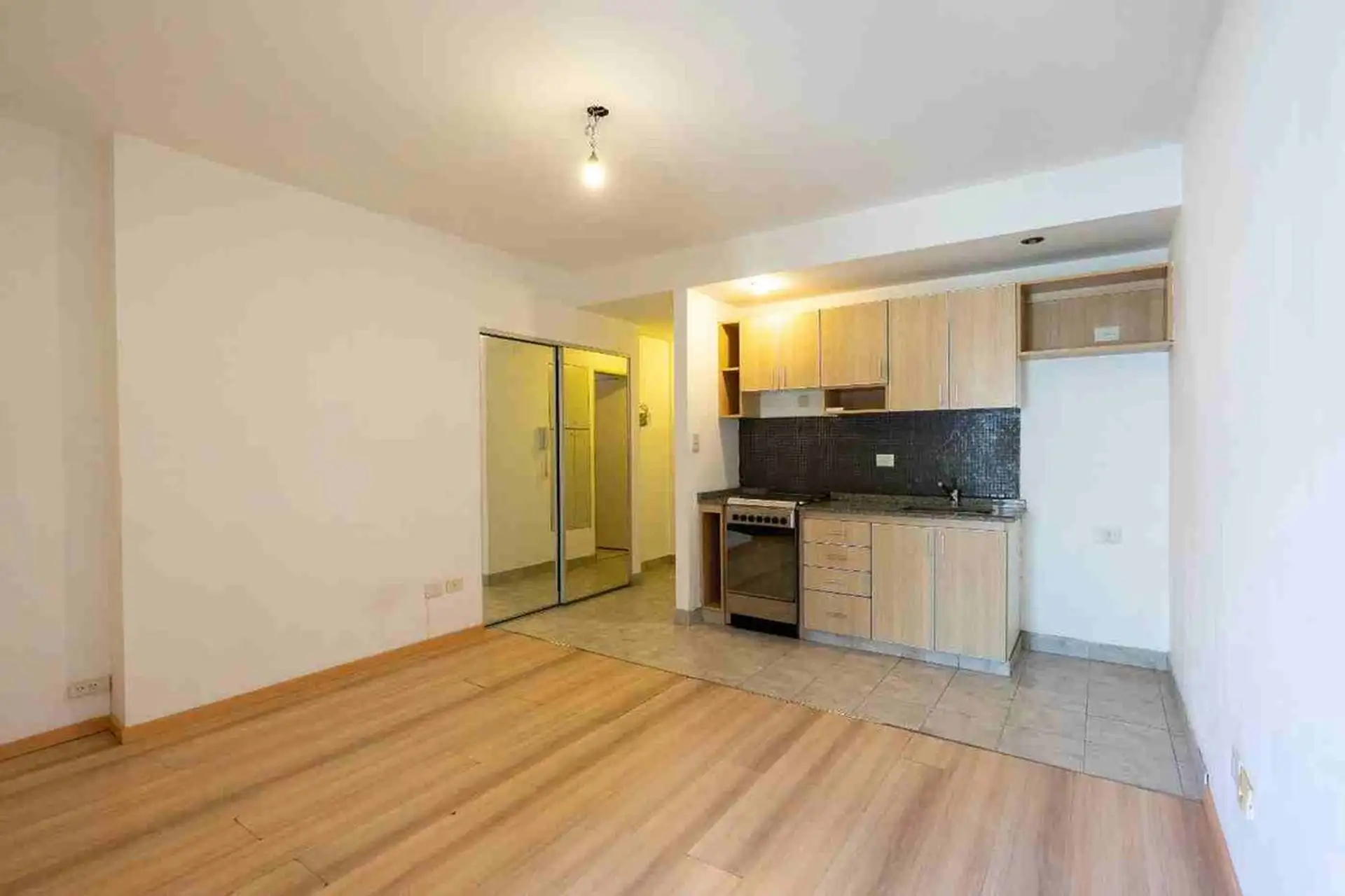 Monoambiente con balcón en Villa Urquiza