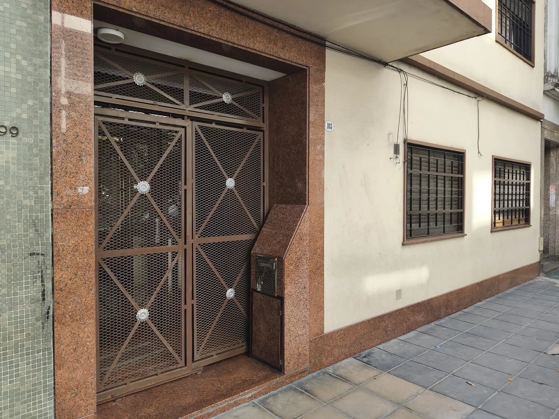 Departamento de 2 ambientes en planta baja con patio en Avellaneda Centro