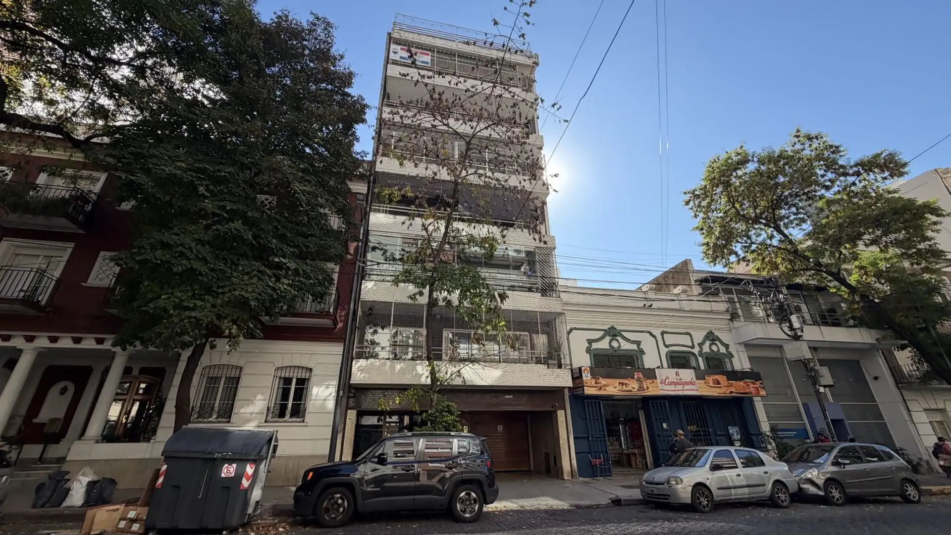 Apartamento semipiso com 3 dormitórios, dependência e vaga fixa em Belgrano