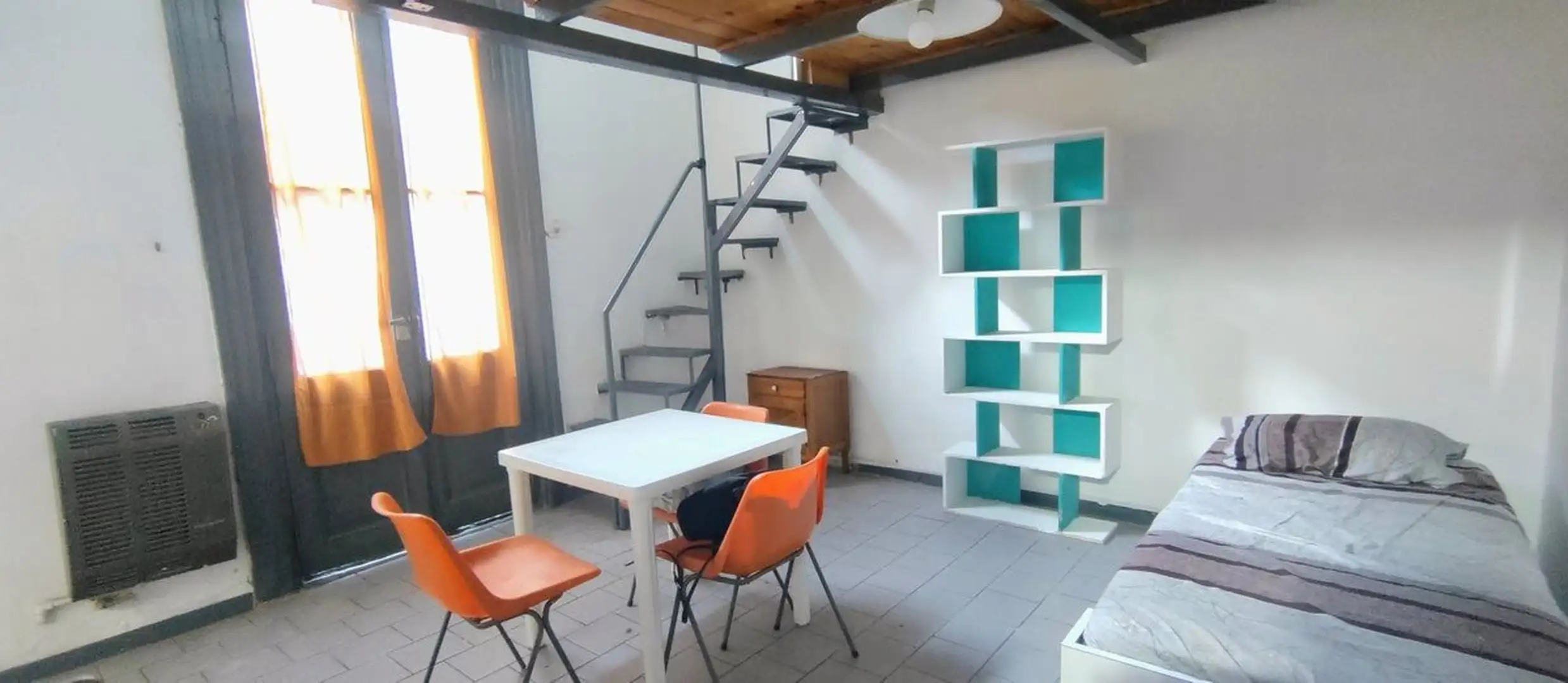 Kitnet mobiliada em Caballito com mezanino