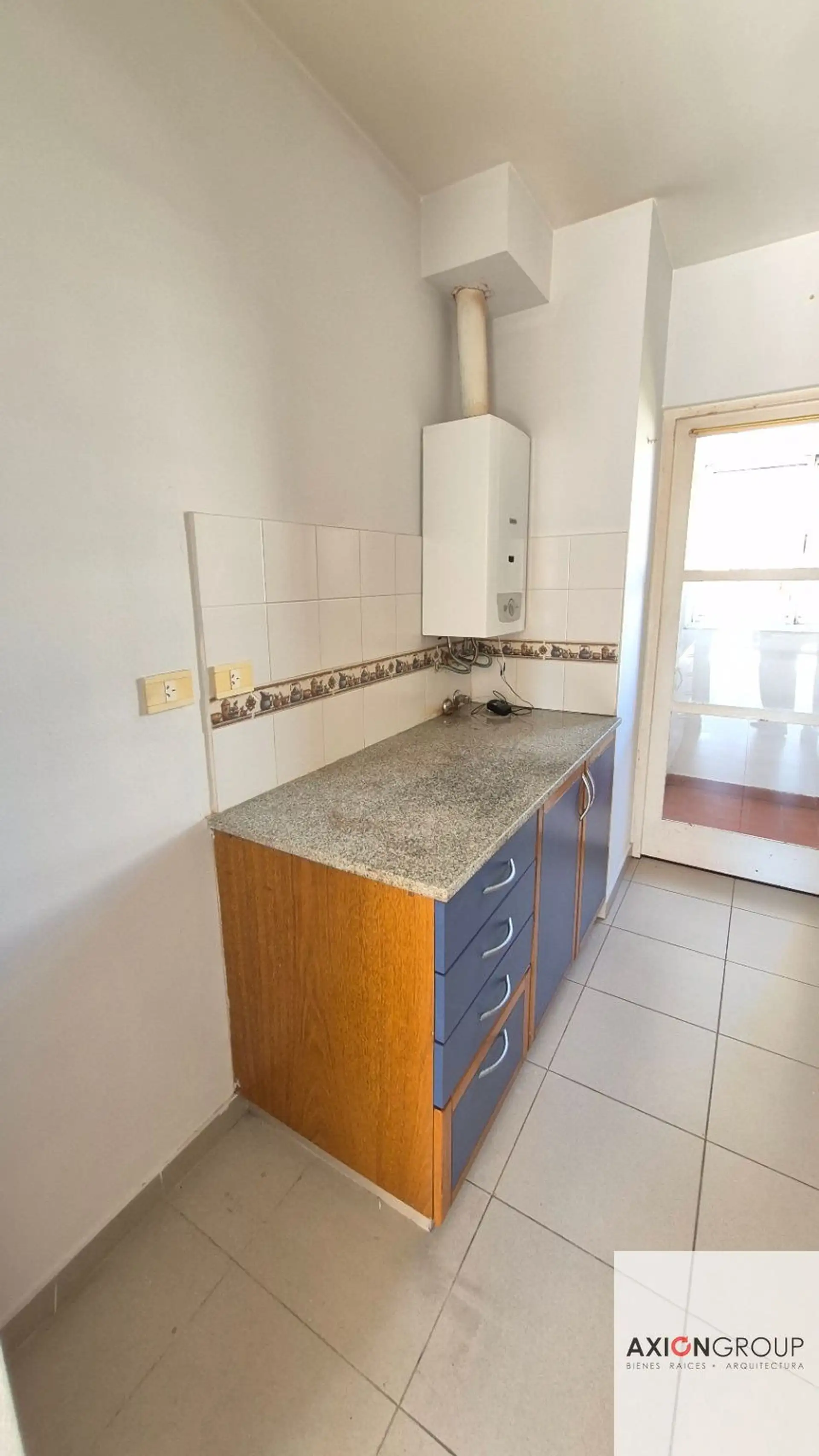 Departamento de 2 ambientes con balcón al frente en La Plata