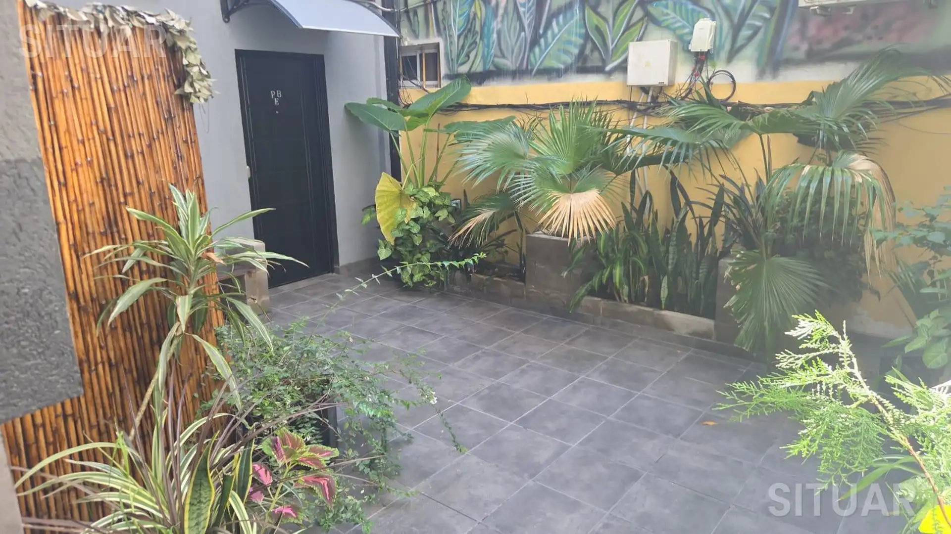 Two-room apartment with patio in Avellaneda