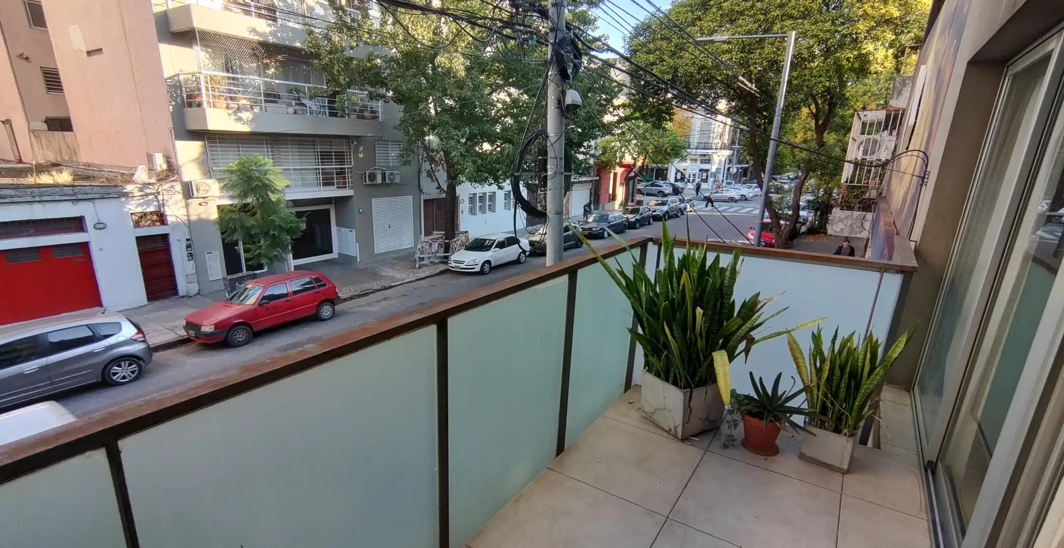 Monoambiente moderno al frente con balcón en Villa Crespo