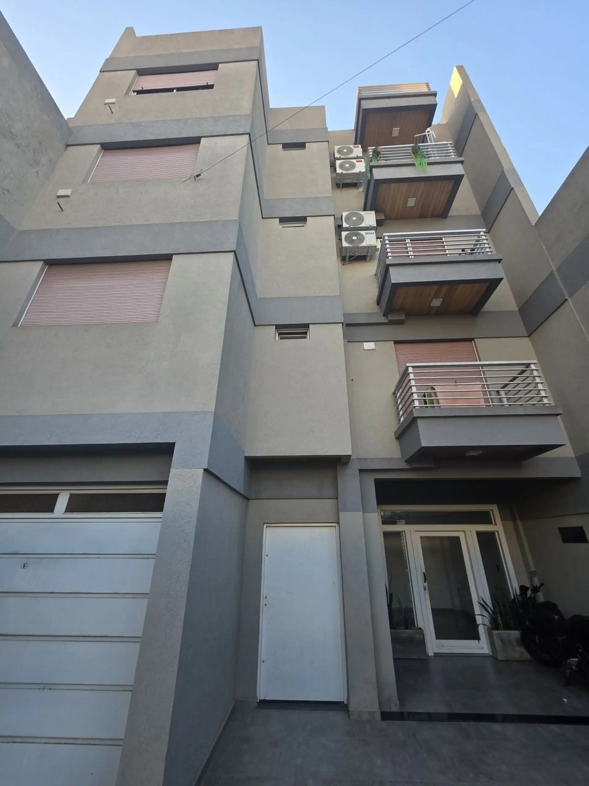 Ground-floor studio apartment with private patio in Lomas del Mirador