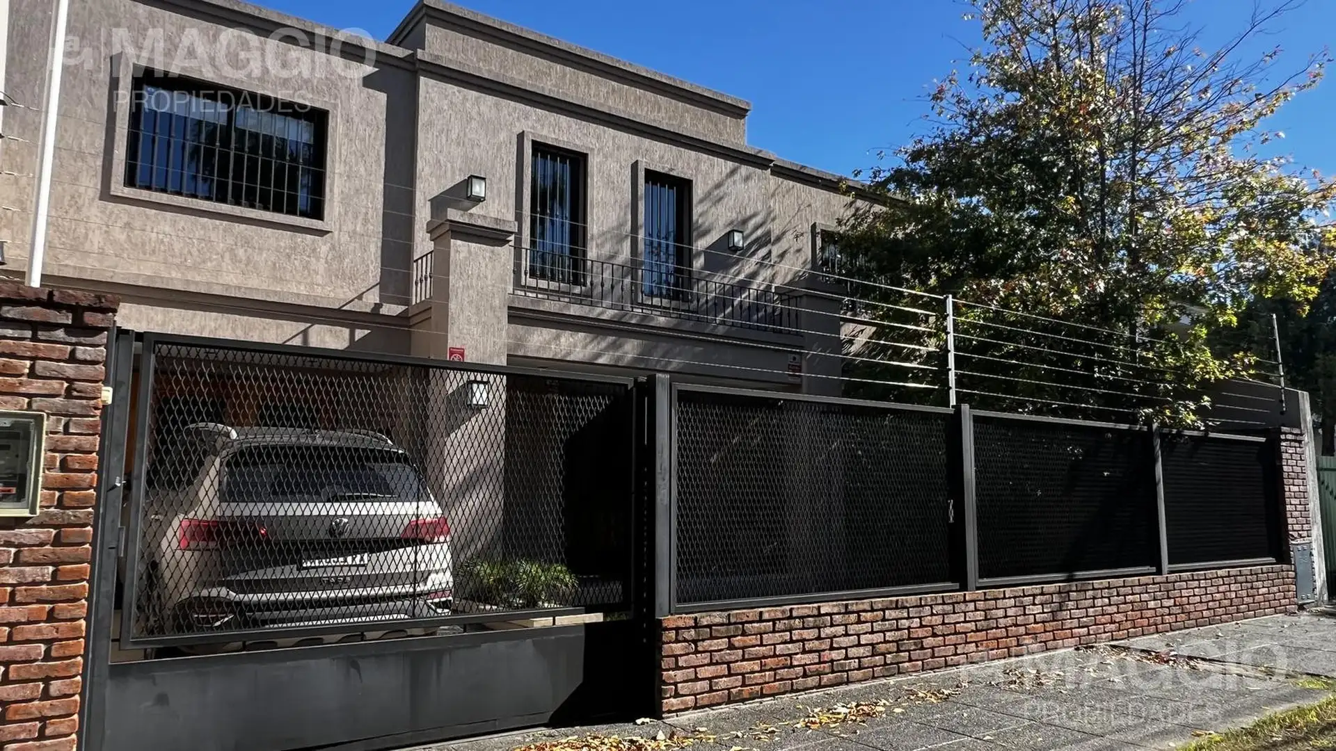 Casa de 5 ambientes en Villa Luzuriaga